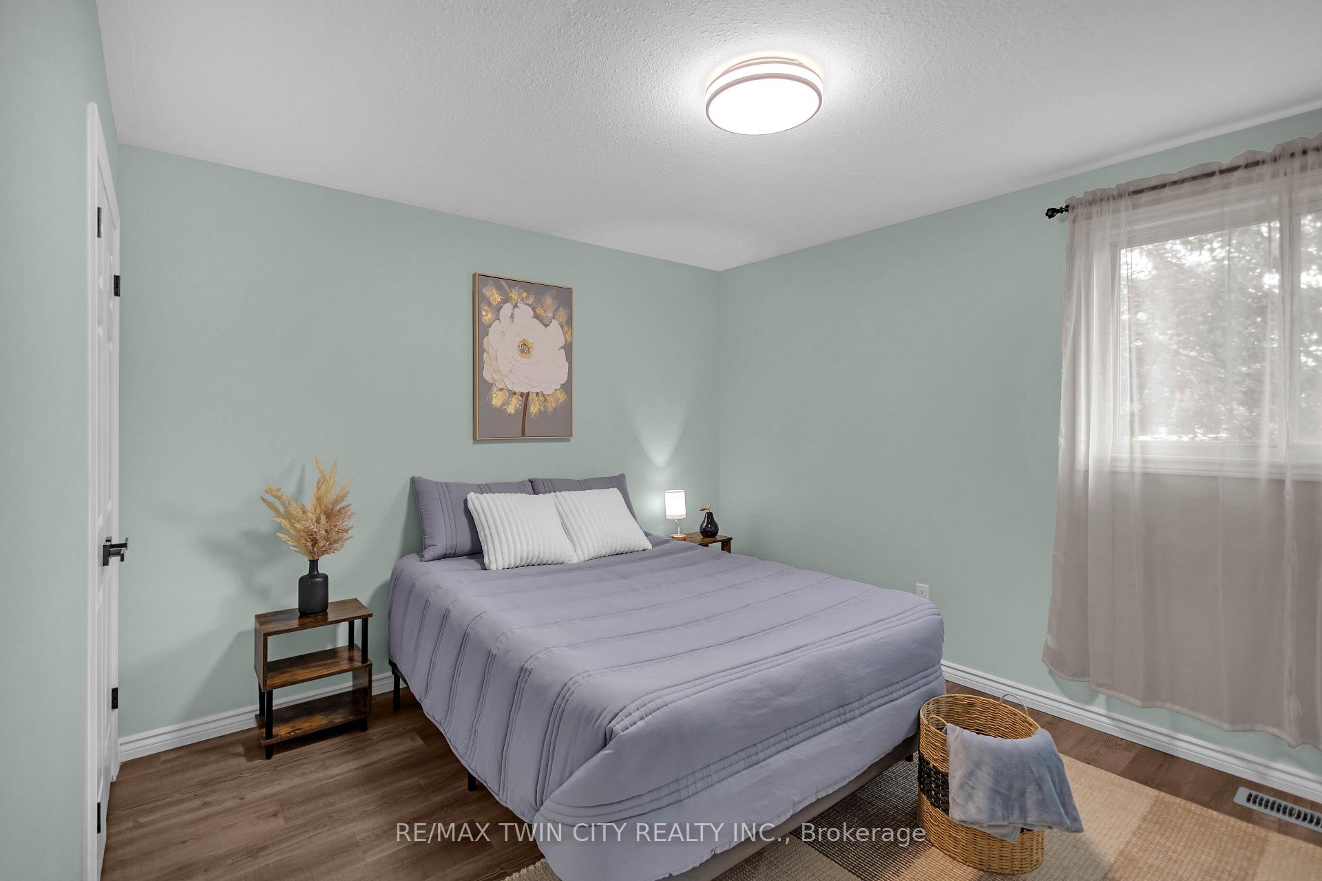 Photo 17 of 4 Dowden Avenue, Brantford, Tutela Heights — HOMEH