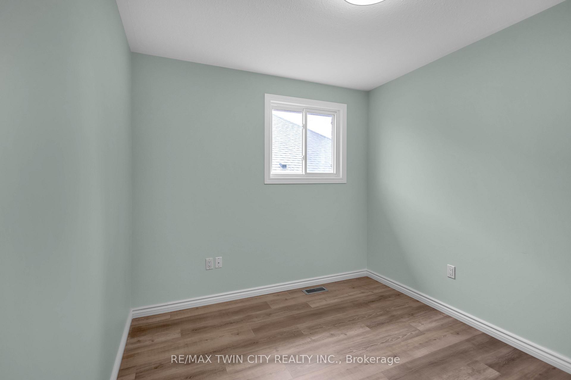Photo 21 of 4 Dowden Avenue, Brantford, Tutela Heights — HOMEH