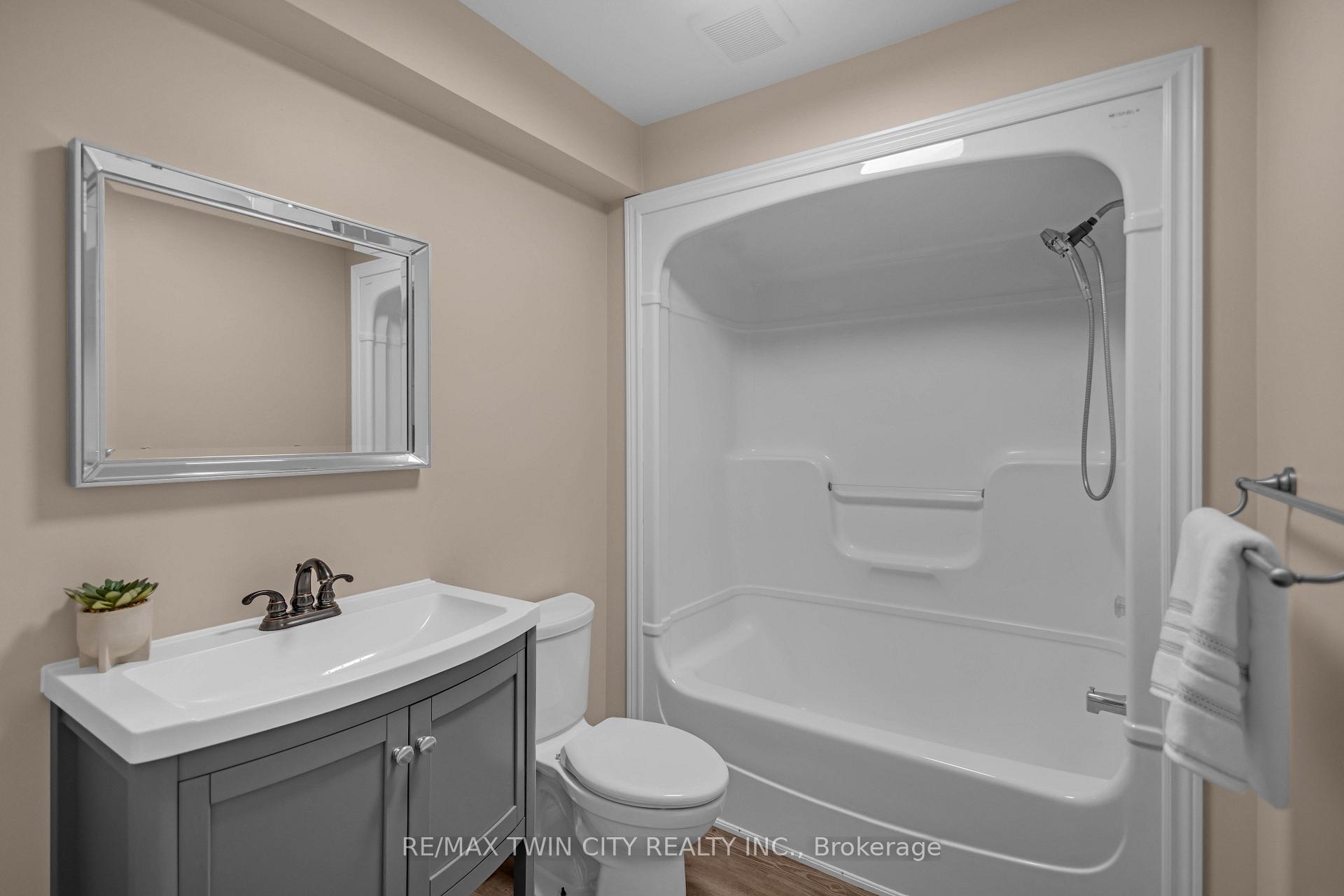 Photo 35 of 4 Dowden Avenue, Brantford, Tutela Heights — HOMEH