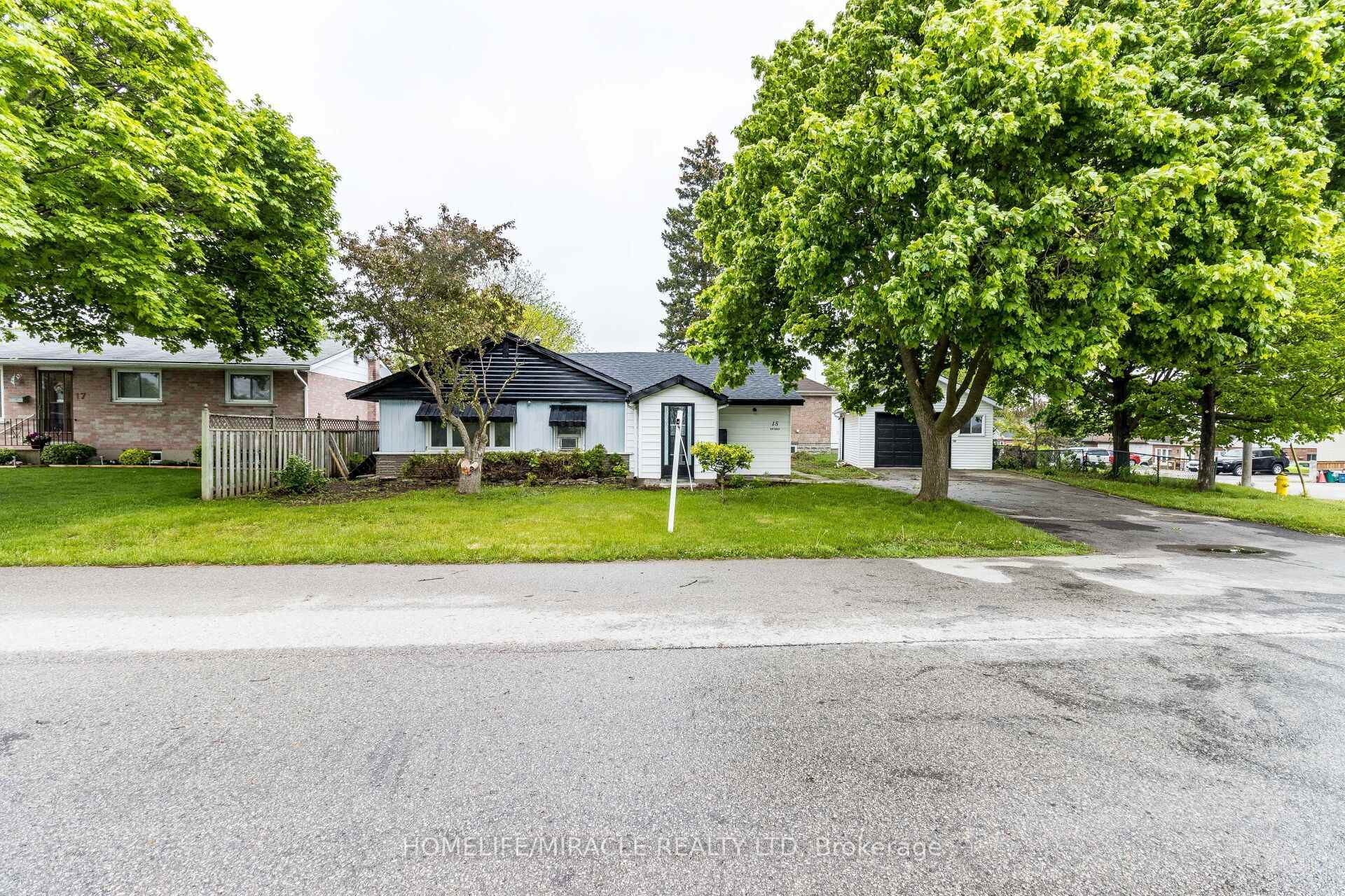 Photo 2 of 15 Spiers Crescent, Cambridge, Galt City Centre — HOMEH