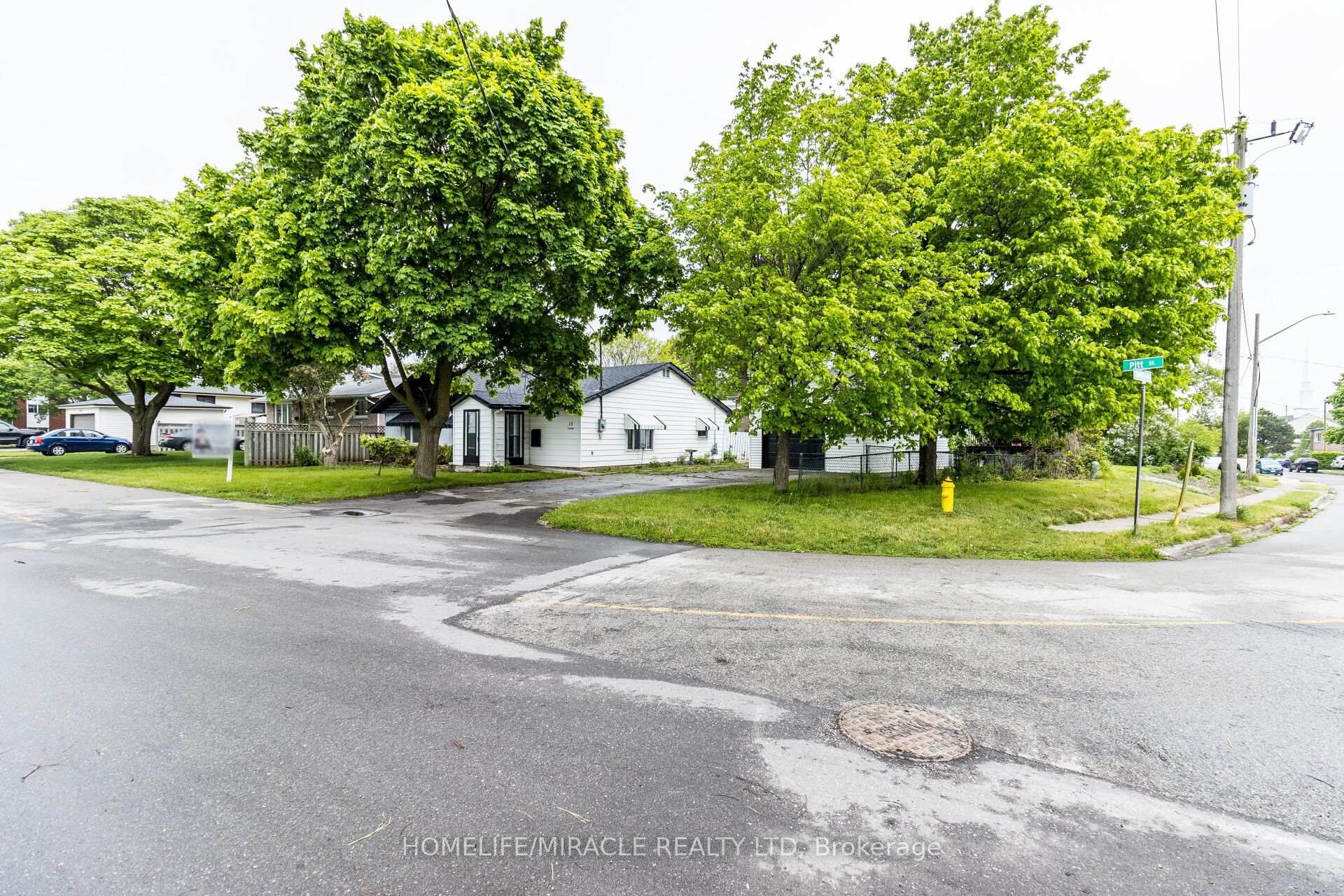 Photo 3 of 15 Spiers Crescent, Cambridge, Galt City Centre — HOMEH