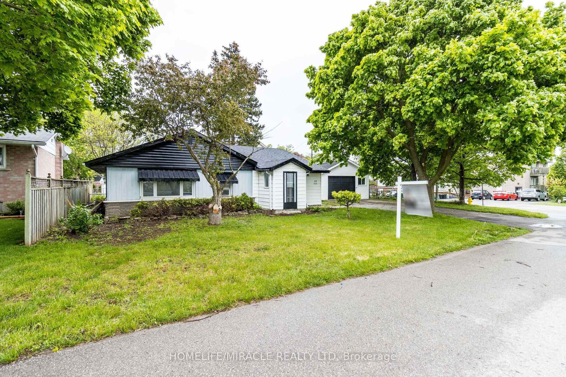 Photo 4 of 15 Spiers Crescent, Cambridge, Galt City Centre — HOMEH