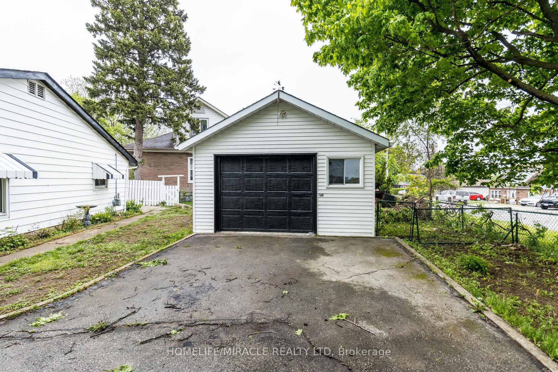 Photo 7 of 15 Spiers Crescent, Cambridge, Galt City Centre — HOMEH