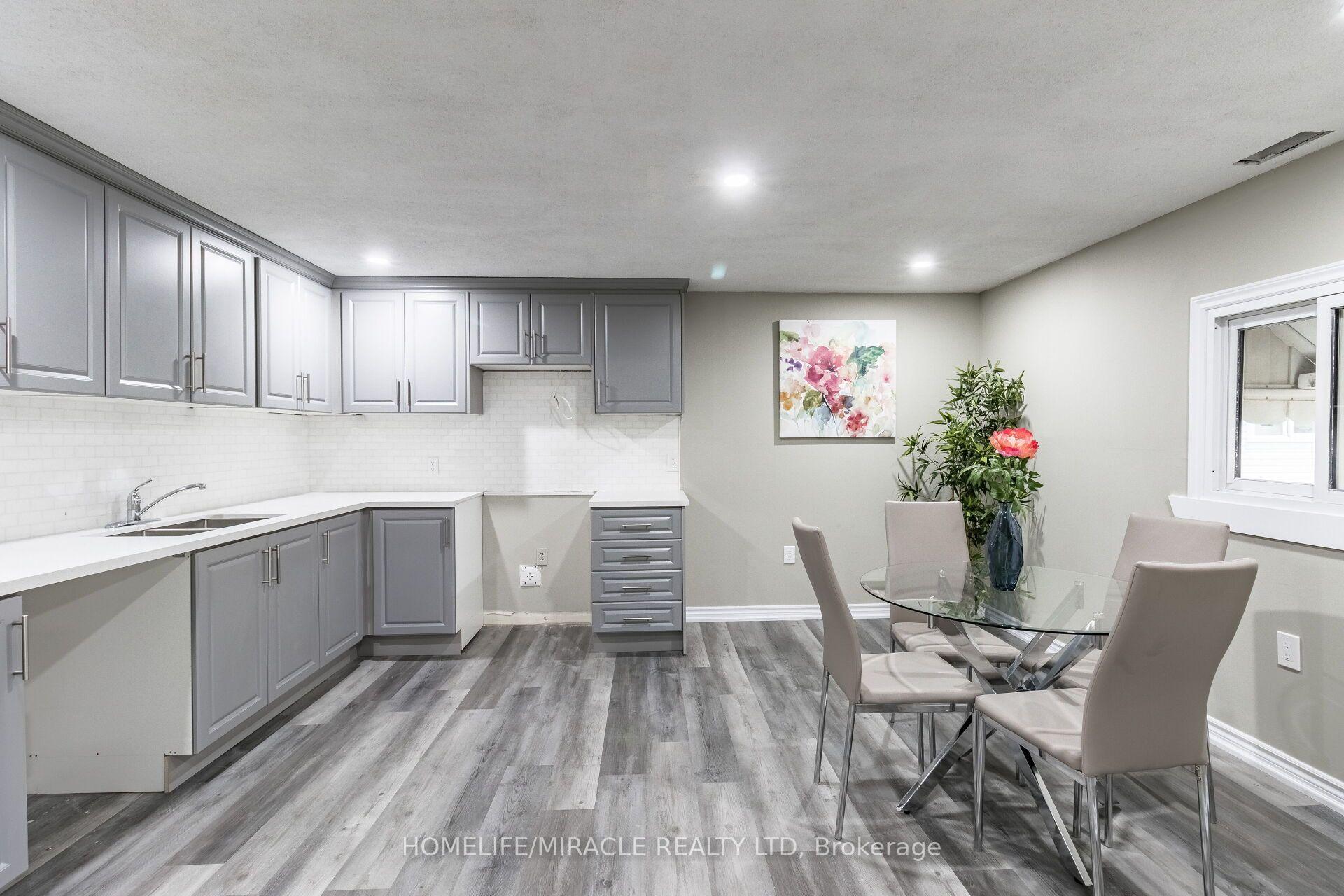 Photo 16 of 15 Spiers Crescent, Cambridge, Galt City Centre — HOMEH