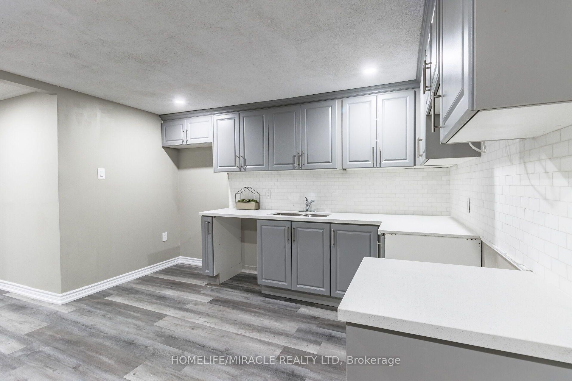 Photo 17 of 15 Spiers Crescent, Cambridge, Galt City Centre — HOMEH
