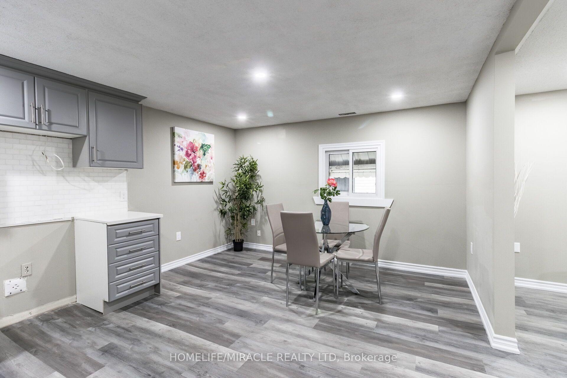 Photo 20 of 15 Spiers Crescent, Cambridge, Galt City Centre — HOMEH