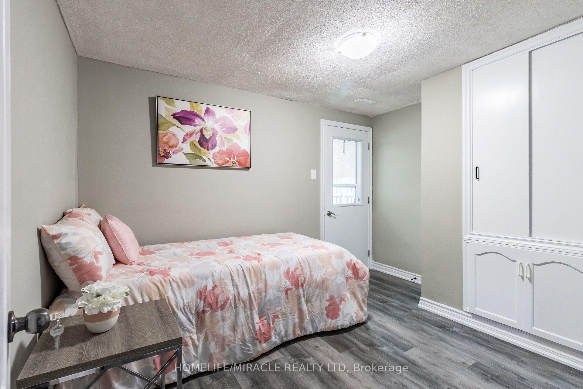 Photo 34 of 15 Spiers Crescent, Cambridge, Galt City Centre — HOMEH