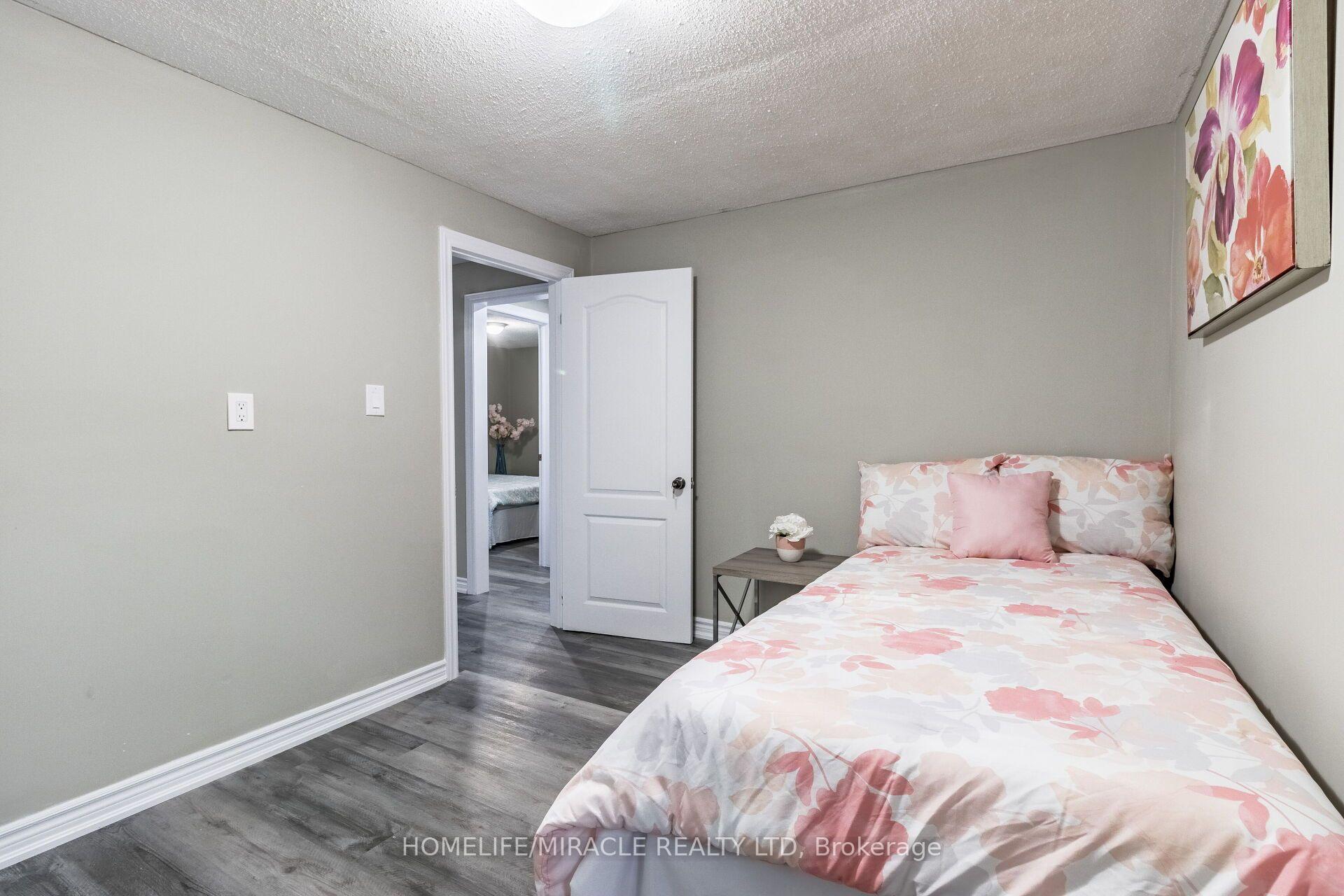 Photo 35 of 15 Spiers Crescent, Cambridge, Galt City Centre — HOMEH