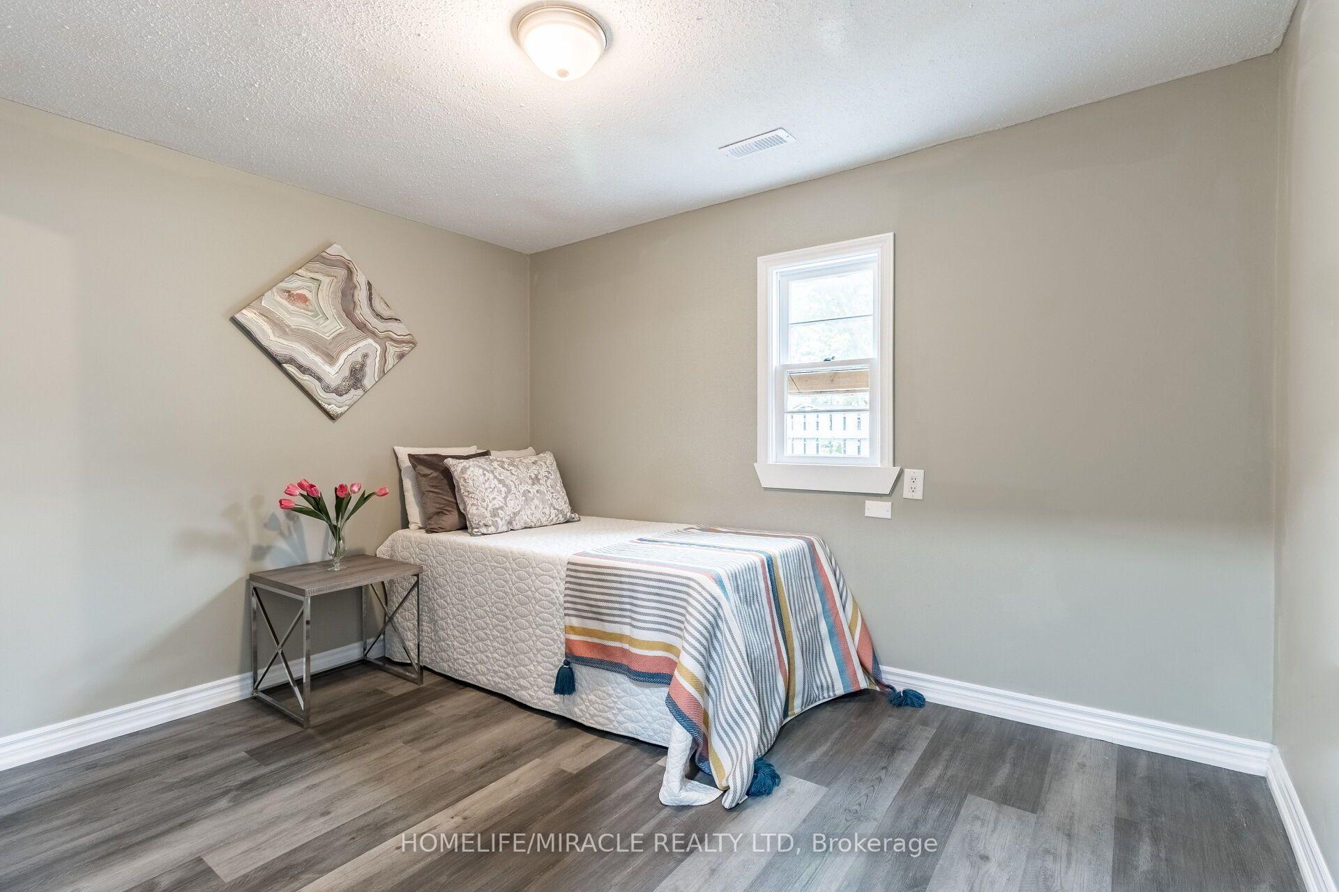 Photo 37 of 15 Spiers Crescent, Cambridge, Galt City Centre — HOMEH