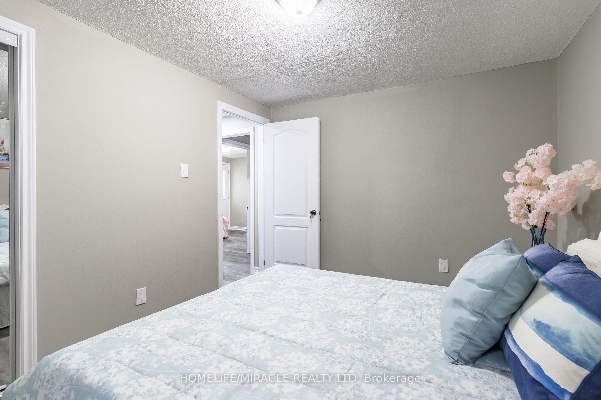 Photo 41 of 15 Spiers Crescent, Cambridge, Galt City Centre — HOMEH