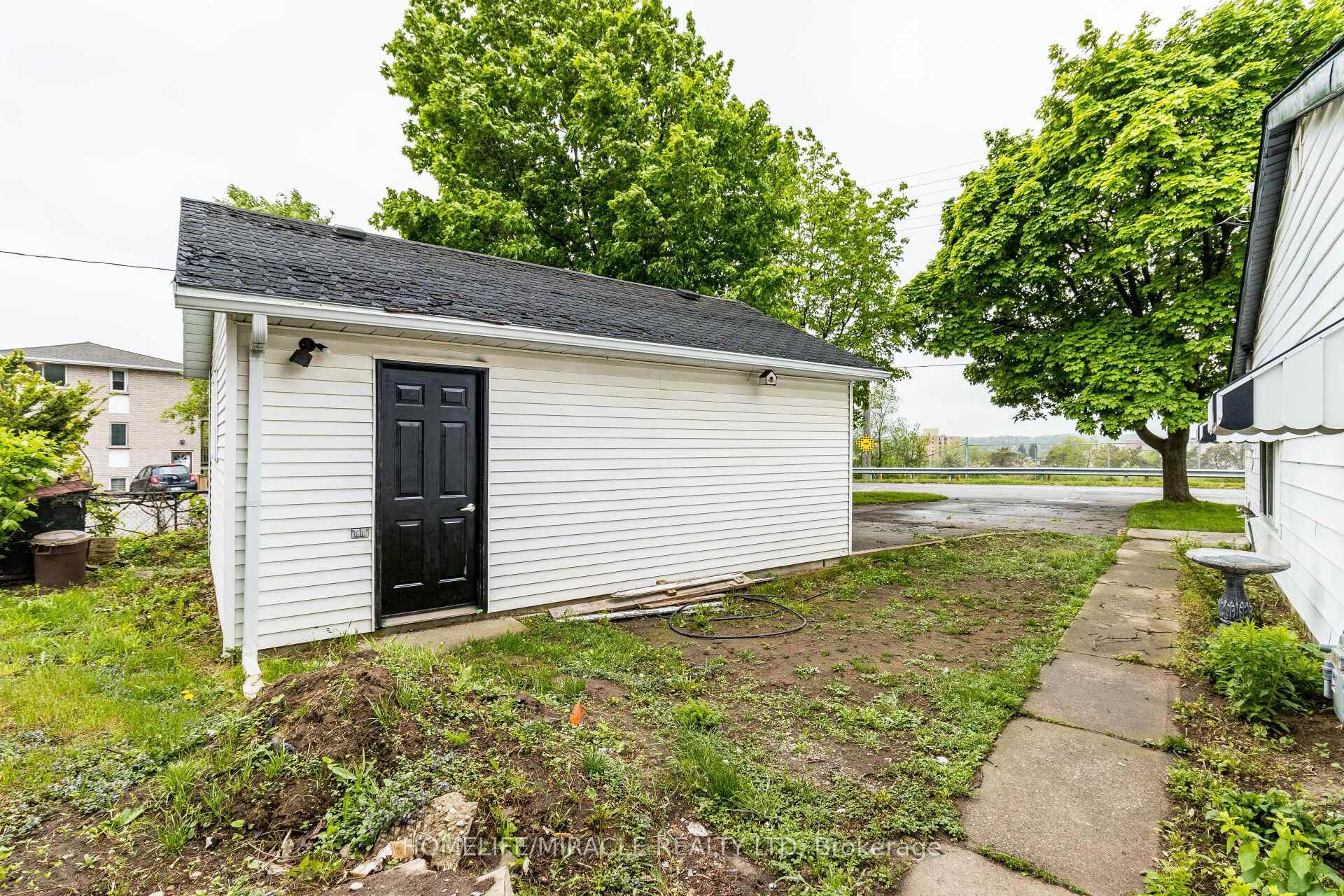 Photo 46 of 15 Spiers Crescent, Cambridge, Galt City Centre — HOMEH