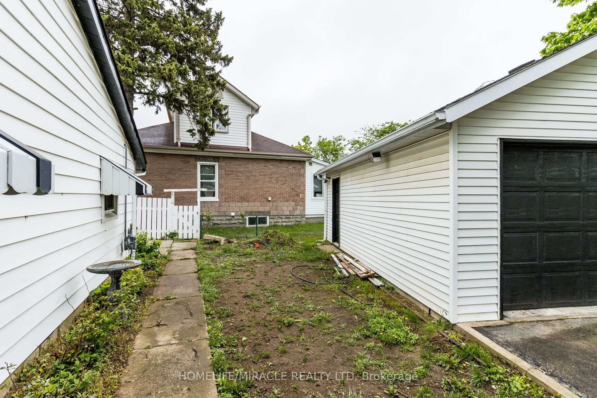 Photo 45 of 15 Spiers Crescent, Cambridge, Galt City Centre — HOMEH