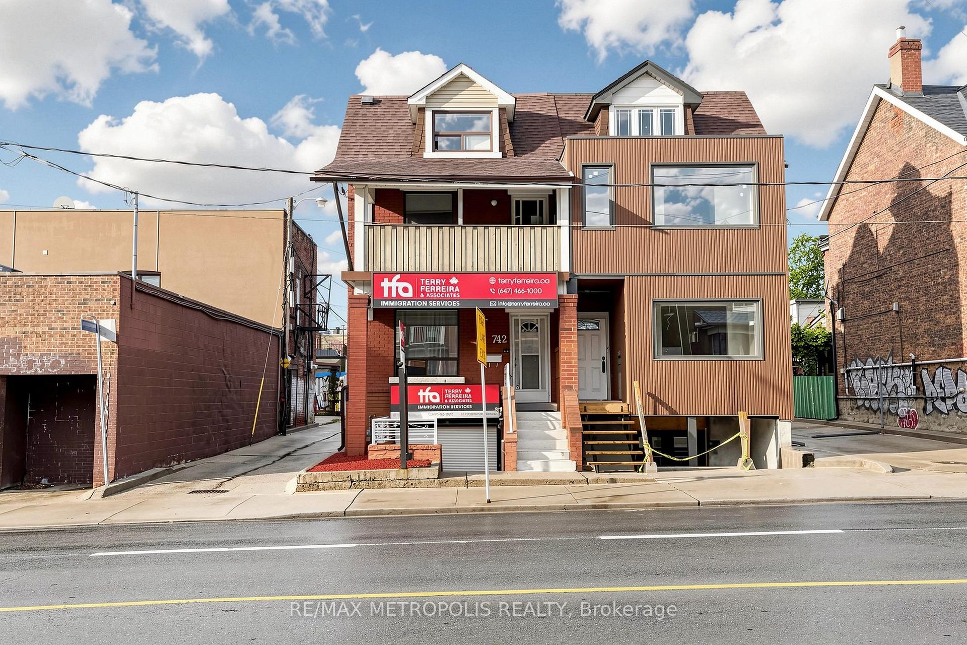 Photo 2 of 742 Dufferin Street, Toronto, Dufferin Grove — HOMEH