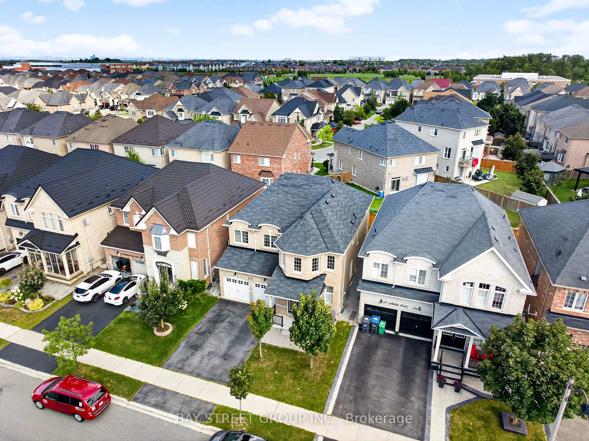 Photo 3 of 45 Abitibi Lake Drive, Brampton, Sandringham-Wellington — HOMEH