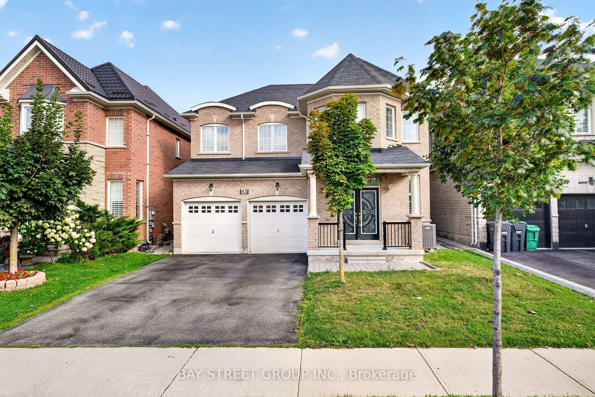 Photo 4 of 45 Abitibi Lake Drive, Brampton, Sandringham-Wellington — HOMEH
