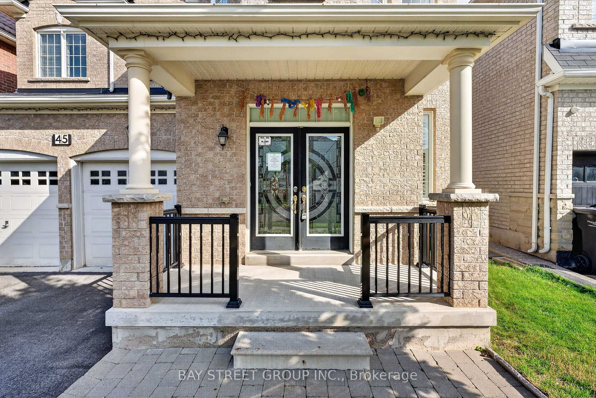 Photo 5 of 45 Abitibi Lake Drive, Brampton, Sandringham-Wellington — HOMEH