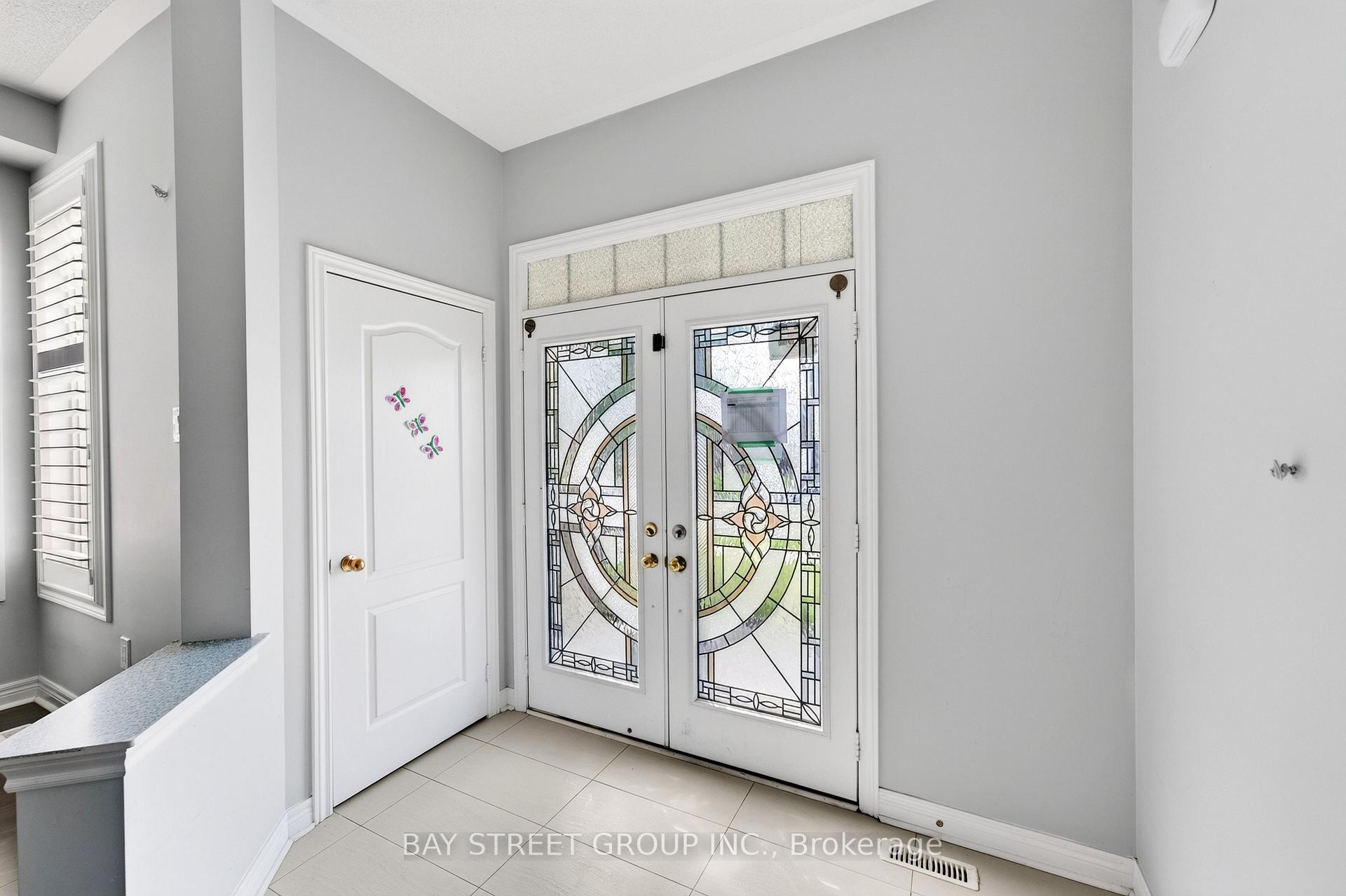 Photo 6 of 45 Abitibi Lake Drive, Brampton, Sandringham-Wellington — HOMEH
