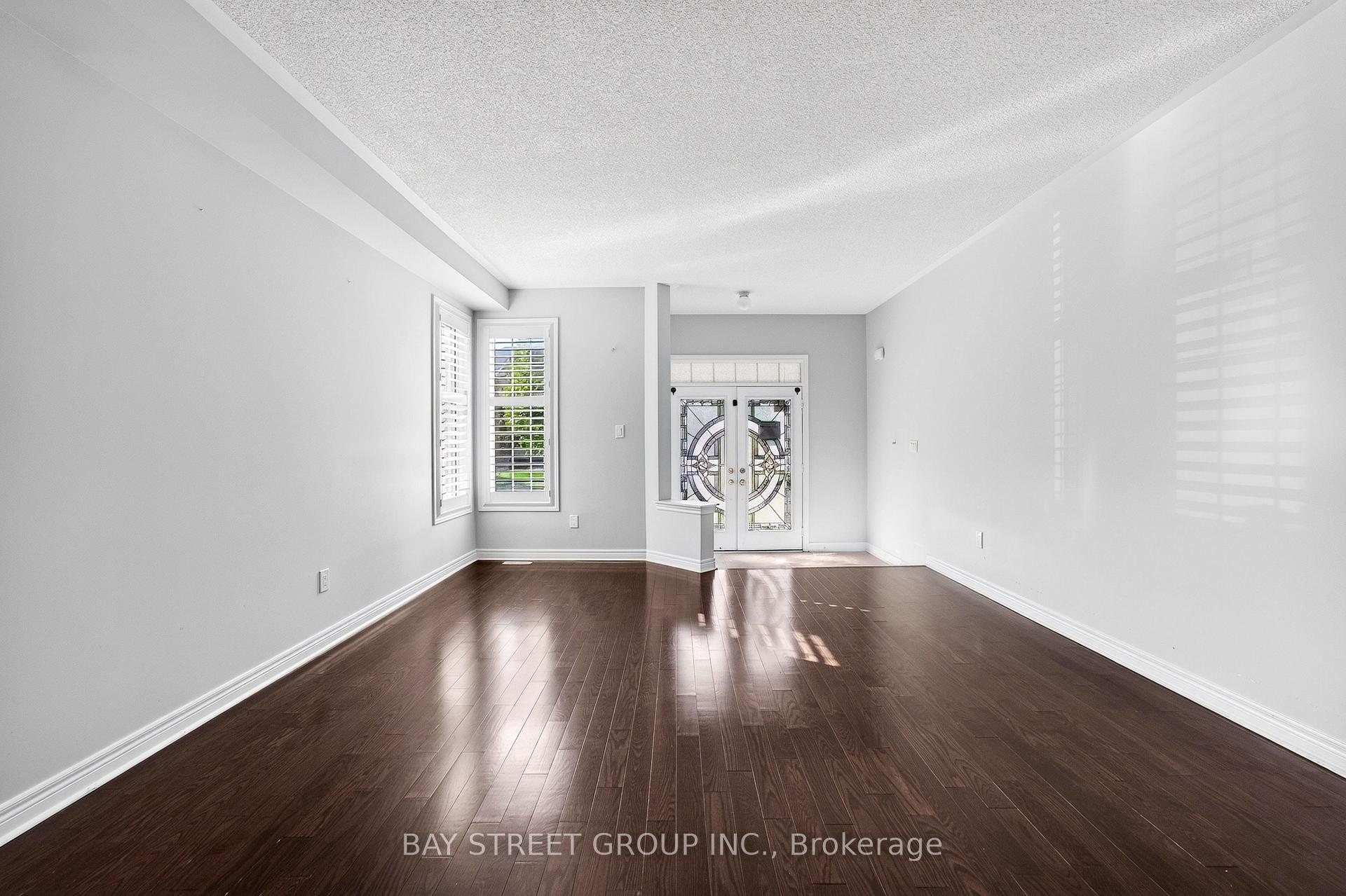 Photo 7 of 45 Abitibi Lake Drive, Brampton, Sandringham-Wellington — HOMEH