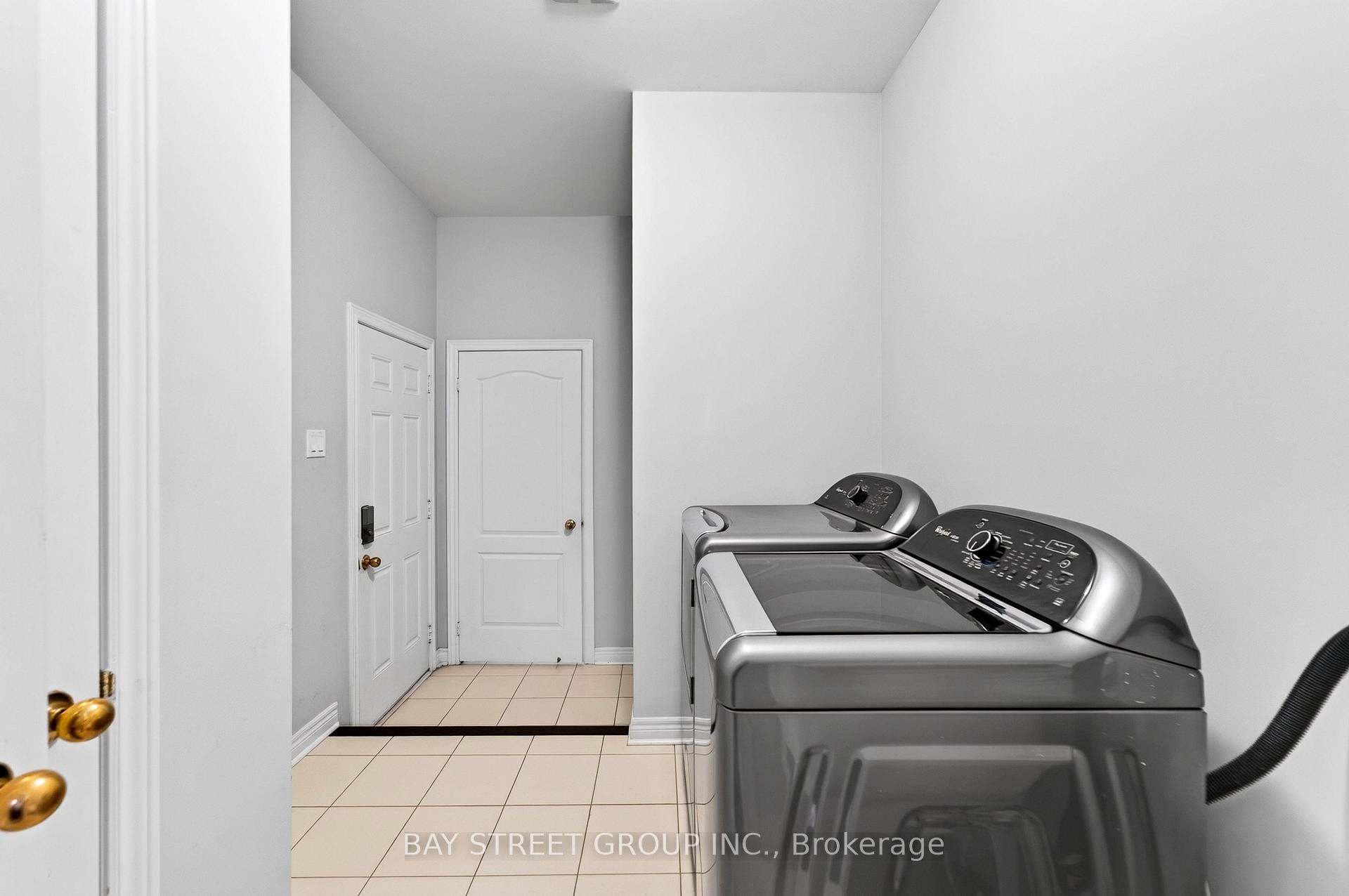 Photo 18 of 45 Abitibi Lake Drive, Brampton, Sandringham-Wellington — HOMEH