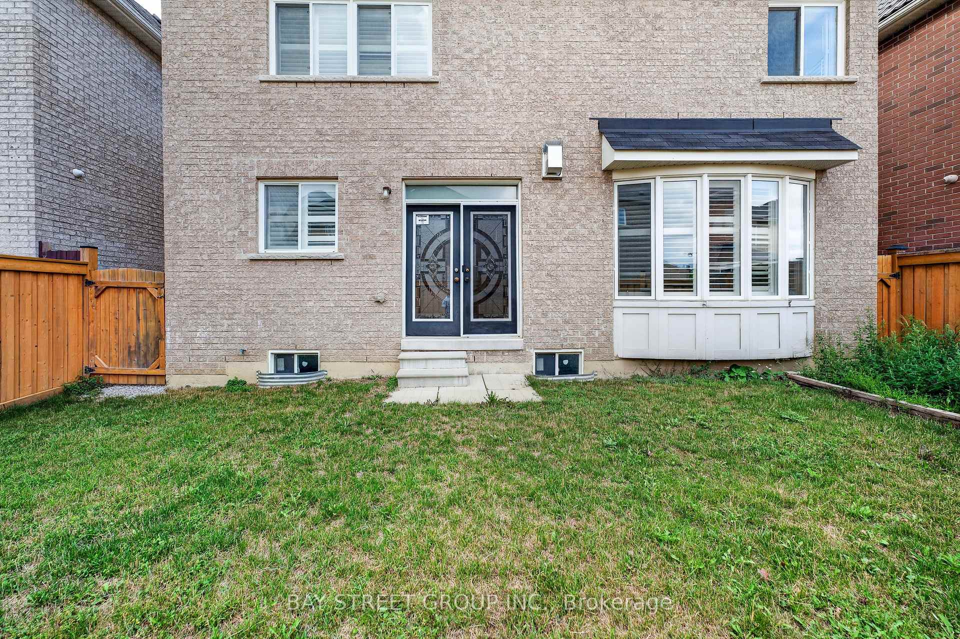 Photo 19 of 45 Abitibi Lake Drive, Brampton, Sandringham-Wellington — HOMEH