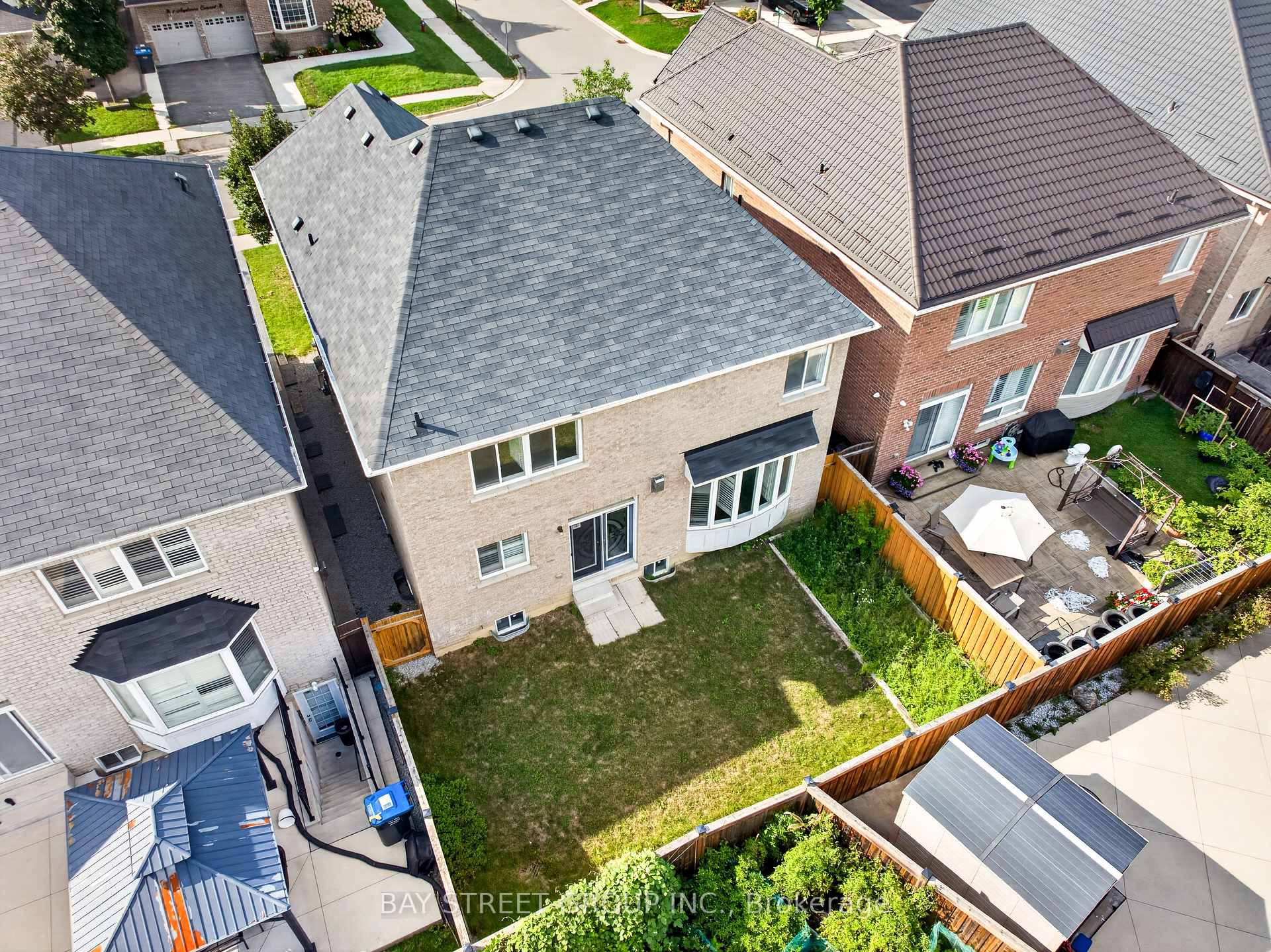 Photo 25 of 45 Abitibi Lake Drive, Brampton, Sandringham-Wellington — HOMEH