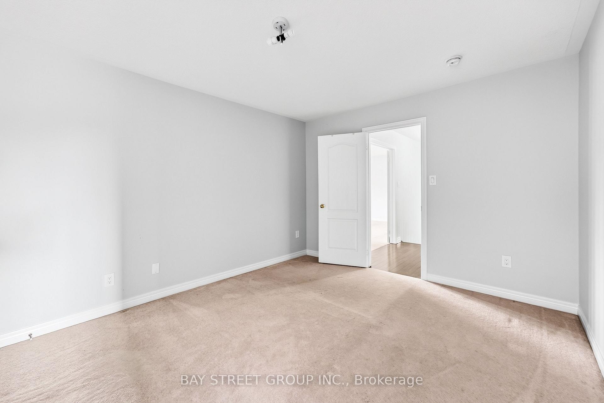 Photo 32 of 45 Abitibi Lake Drive, Brampton, Sandringham-Wellington — HOMEH