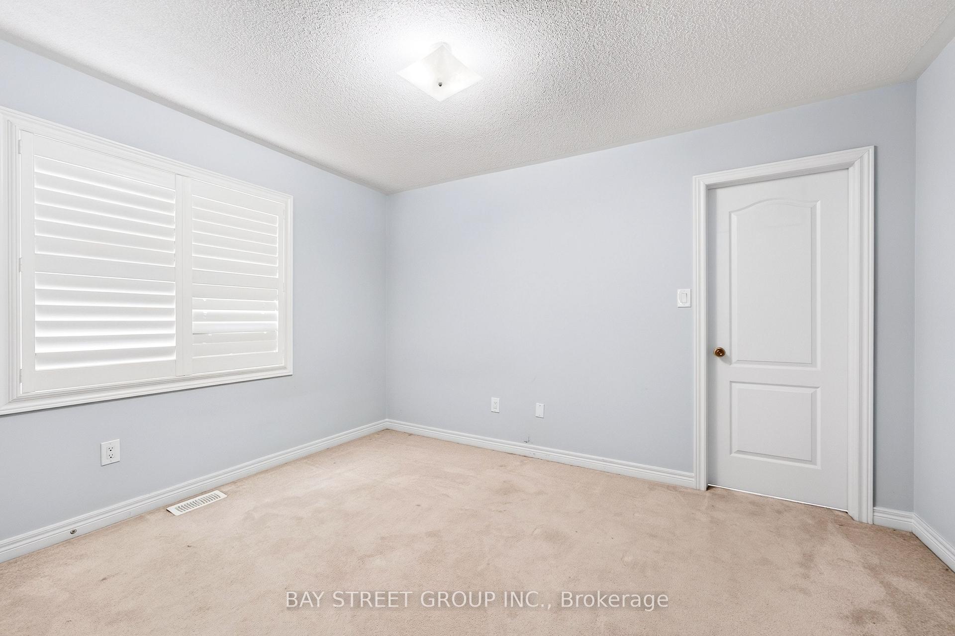 Photo 34 of 45 Abitibi Lake Drive, Brampton, Sandringham-Wellington — HOMEH