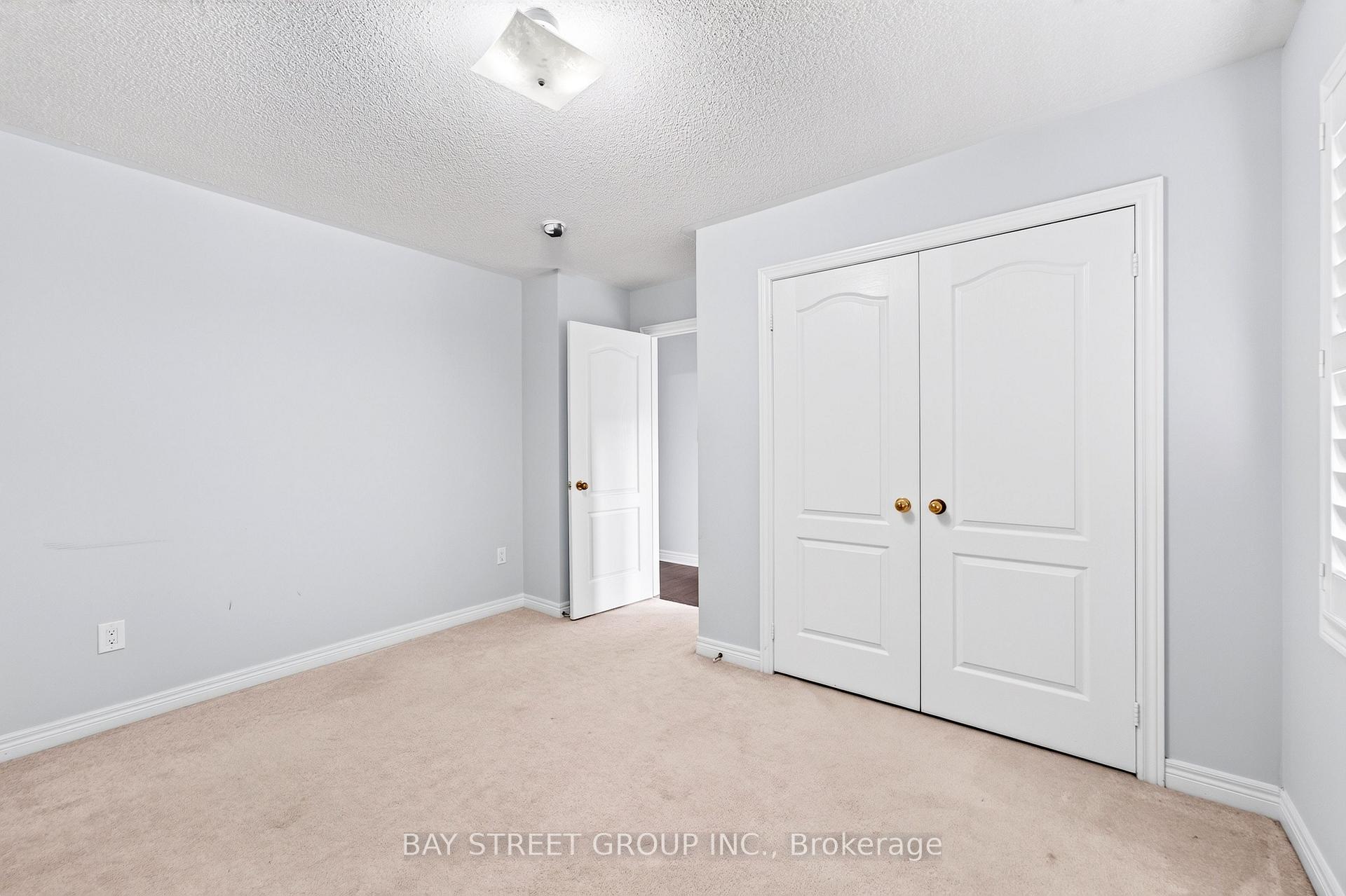 Photo 35 of 45 Abitibi Lake Drive, Brampton, Sandringham-Wellington — HOMEH
