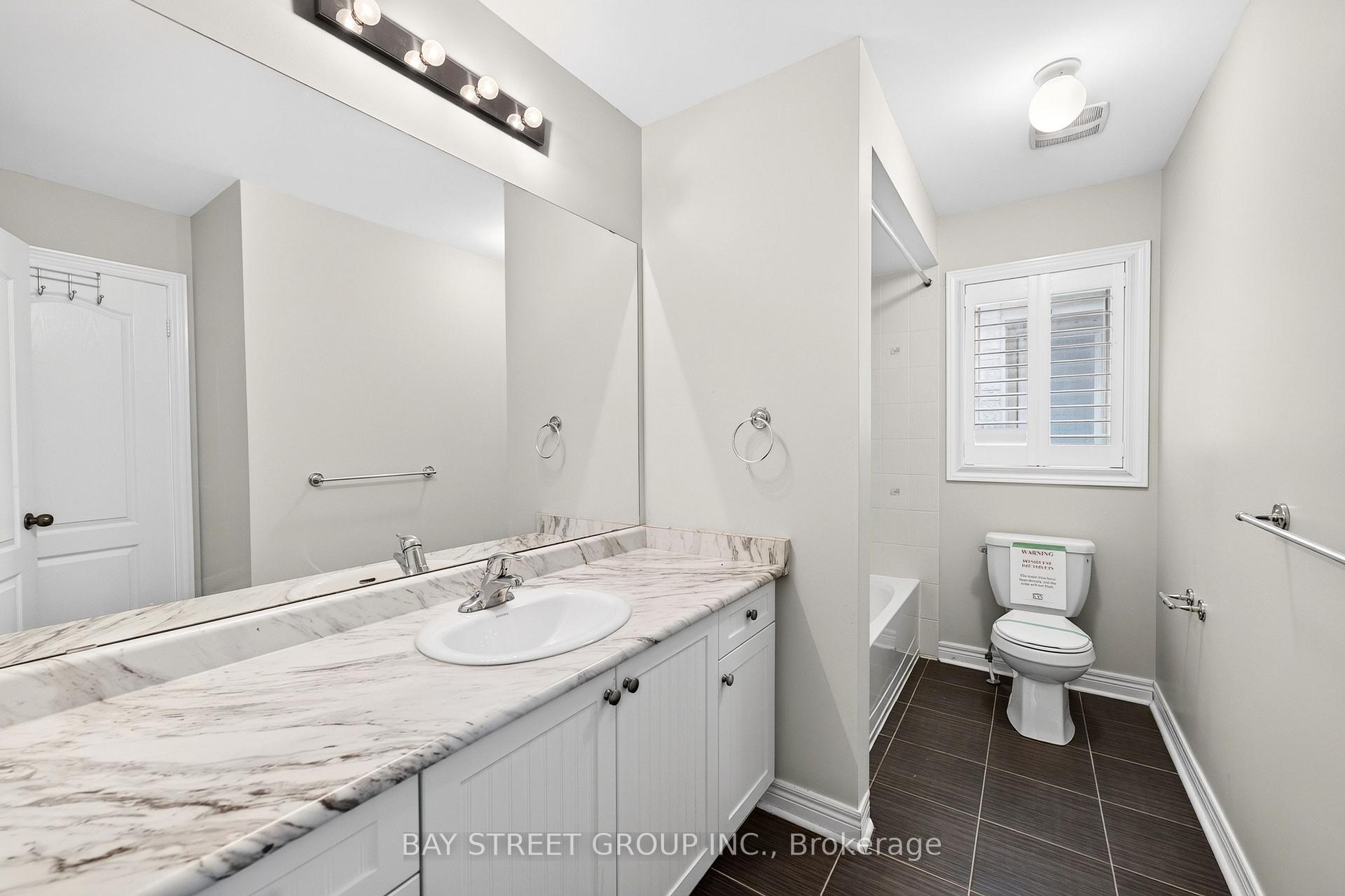 Photo 36 of 45 Abitibi Lake Drive, Brampton, Sandringham-Wellington — HOMEH