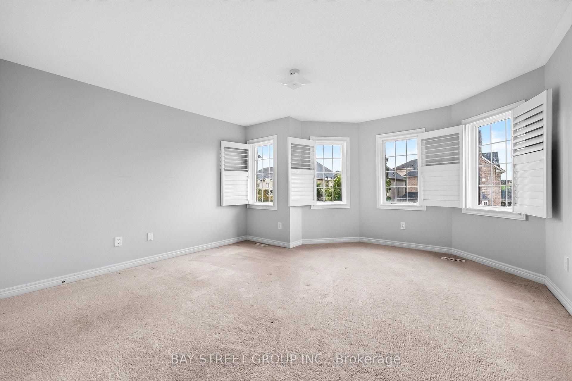 Photo 37 of 45 Abitibi Lake Drive, Brampton, Sandringham-Wellington — HOMEH
