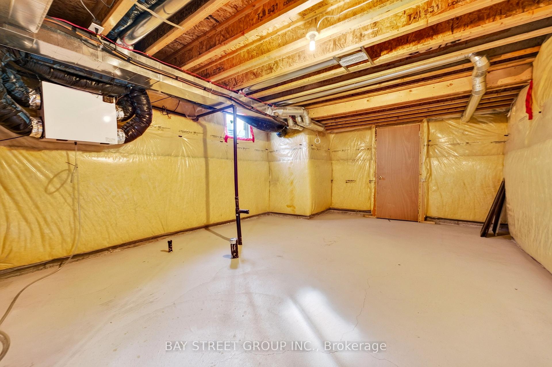 Photo 41 of 45 Abitibi Lake Drive, Brampton, Sandringham-Wellington — HOMEH