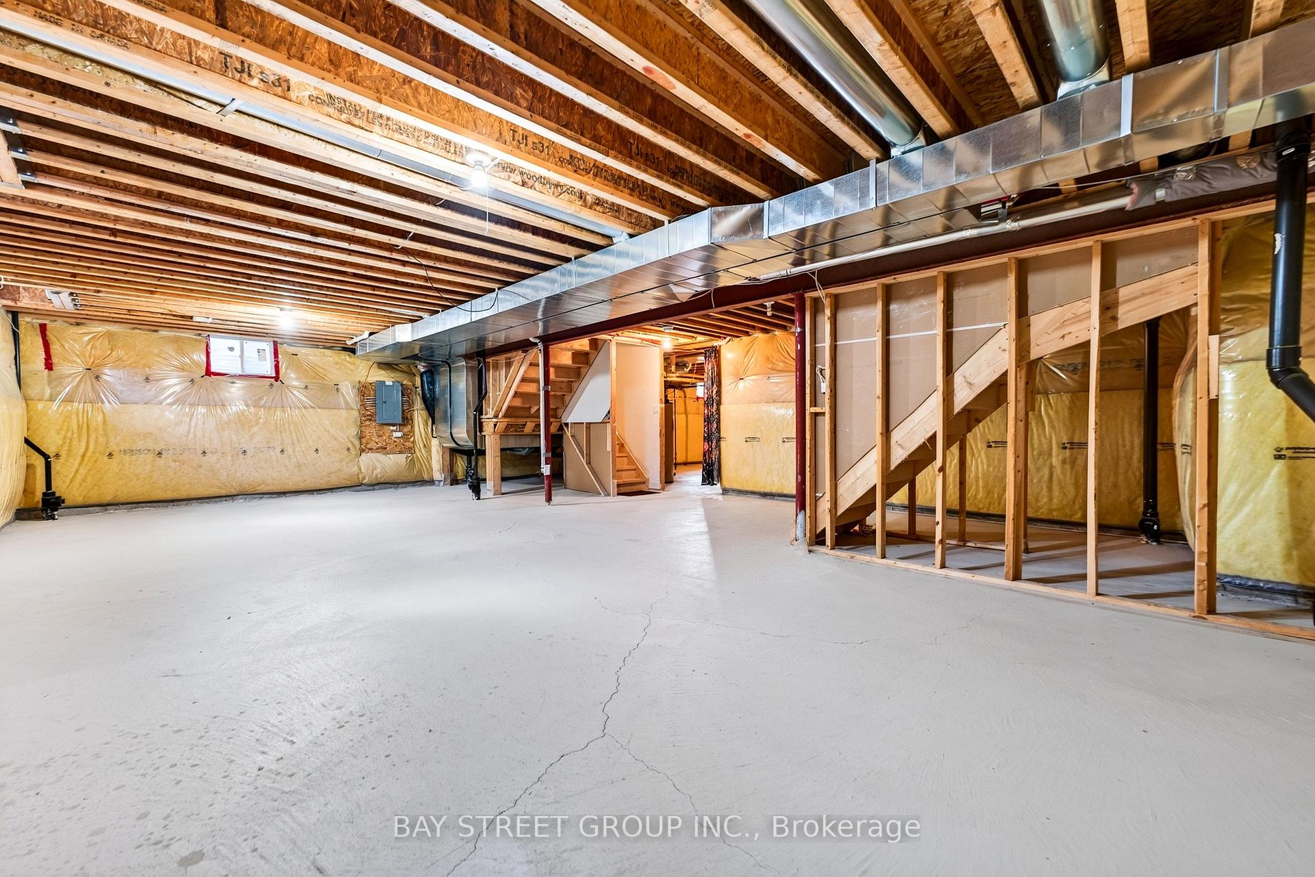 Photo 42 of 45 Abitibi Lake Drive, Brampton, Sandringham-Wellington — HOMEH