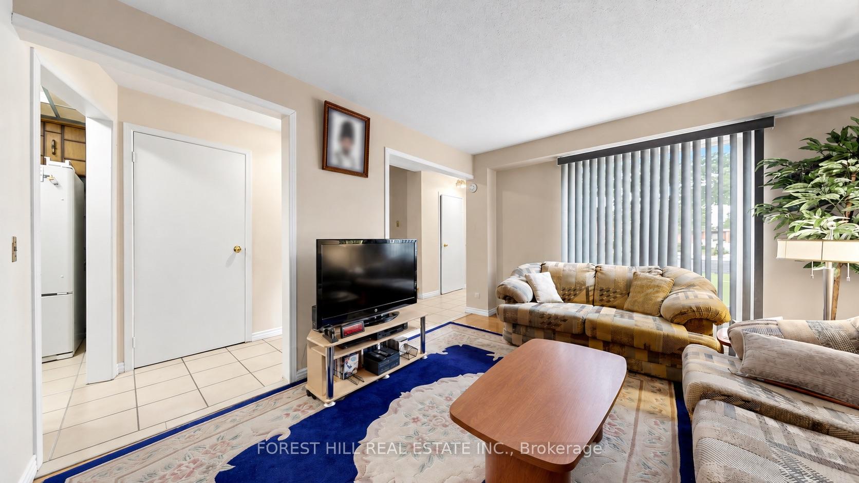 Photo 3 of 35 Treetops Court, Scarborough, Milliken — HOMEH
