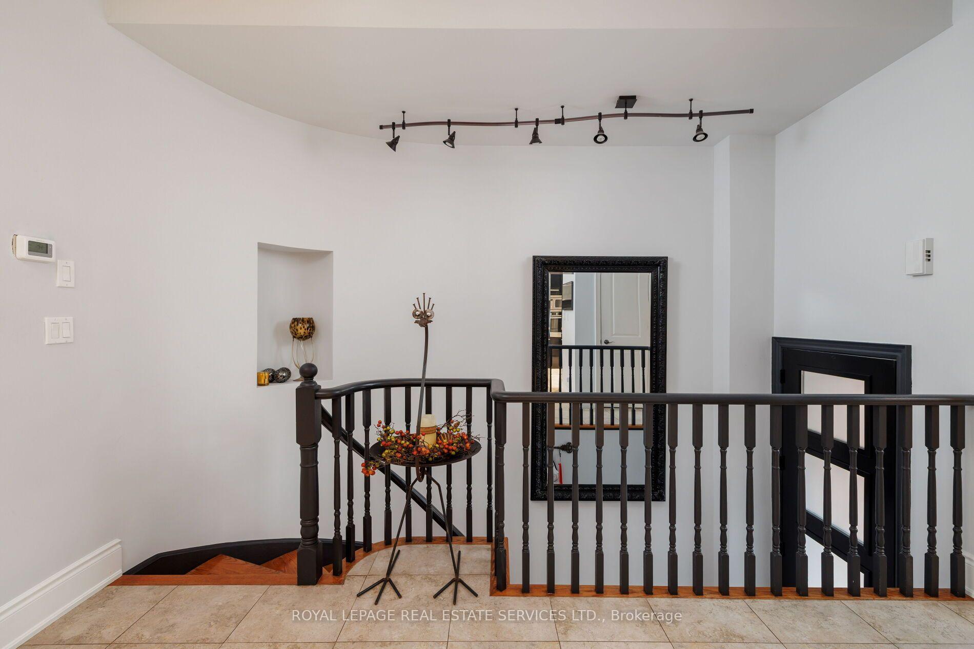 Photo 4 of Unit 7, 120 Bronte Road, Oakville, Bronte — HOMEH
