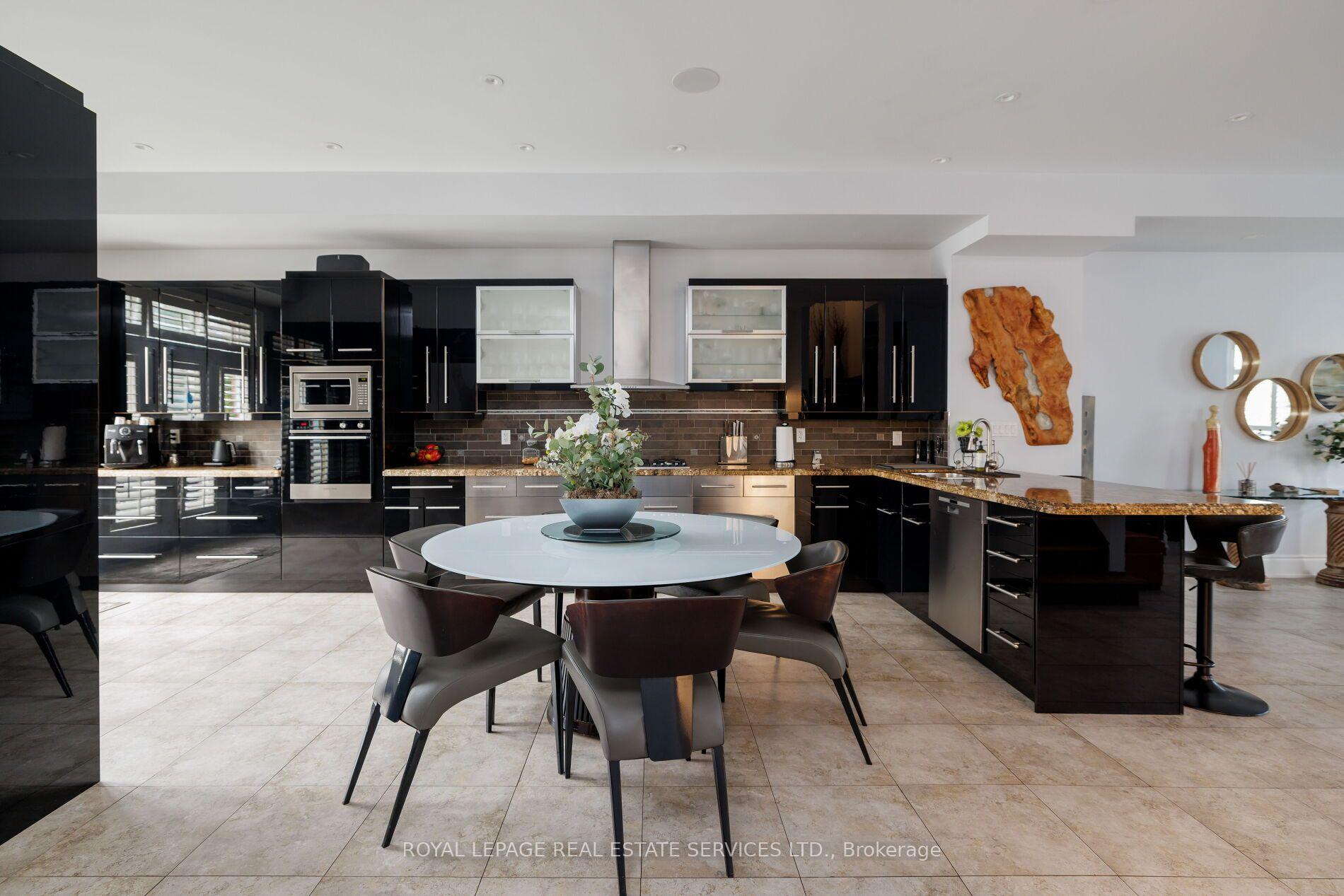 Photo 5 of Unit 7, 120 Bronte Road, Oakville, Bronte — HOMEH