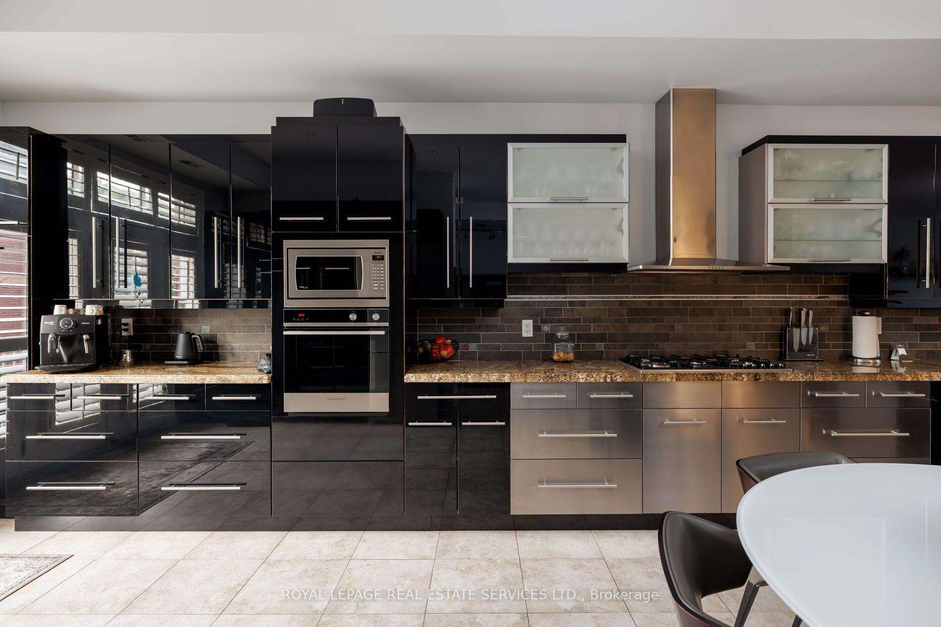 Photo 7 of Unit 7, 120 Bronte Road, Oakville, Bronte — HOMEH