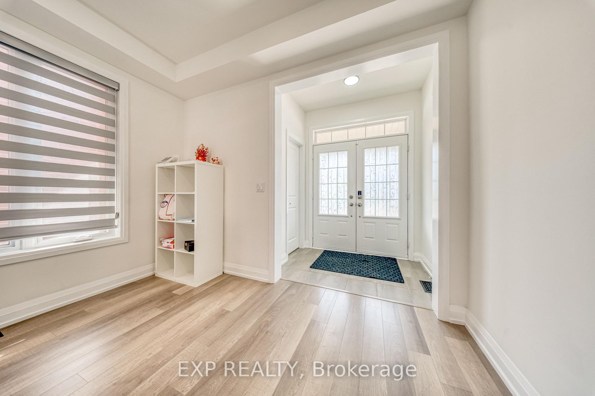 Photo 2 of 8 Prosperity Way, East Gwillimbury, Holland Landing — HOMEH