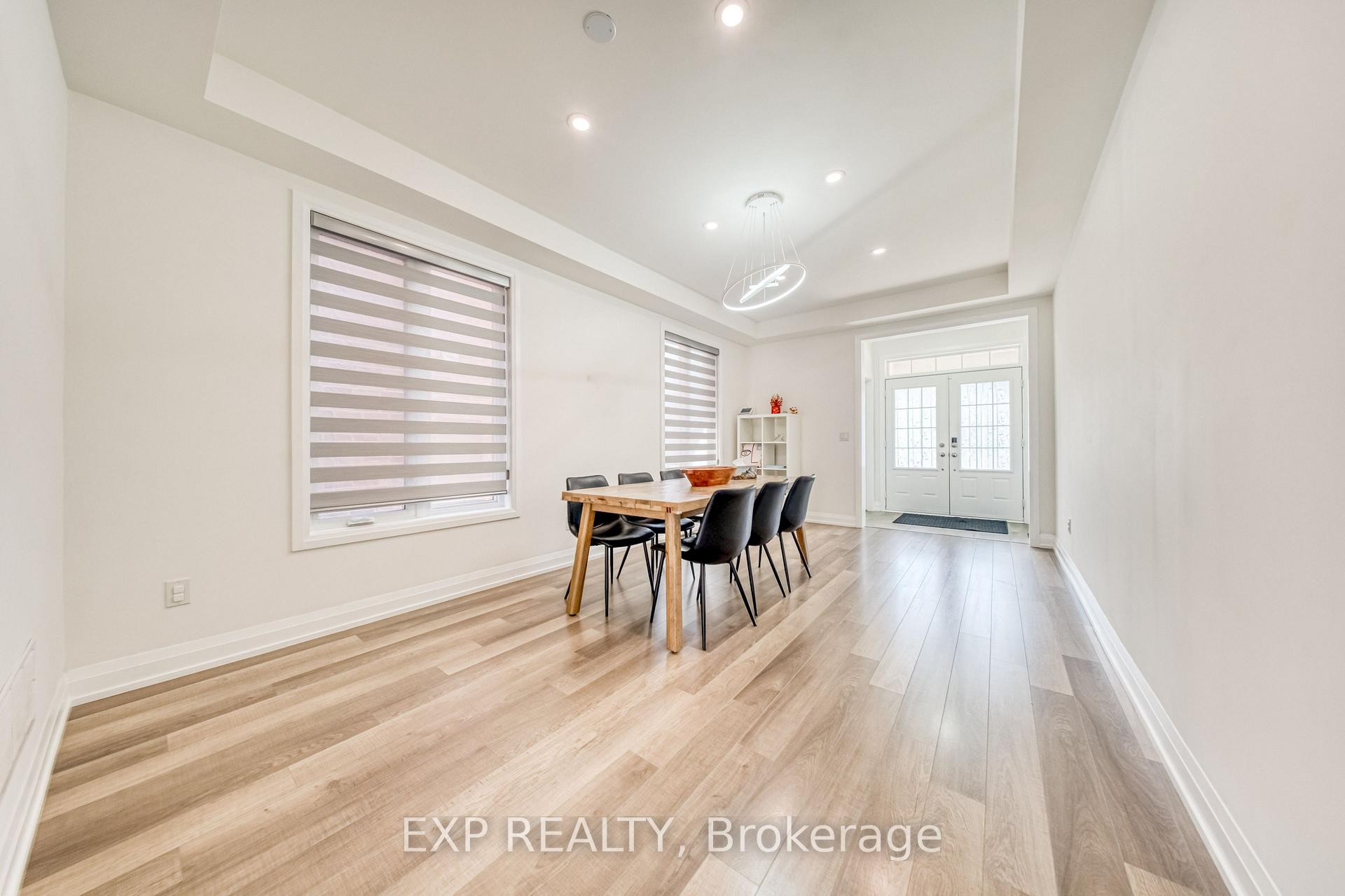 Photo 4 of 8 Prosperity Way, East Gwillimbury, Holland Landing — HOMEH