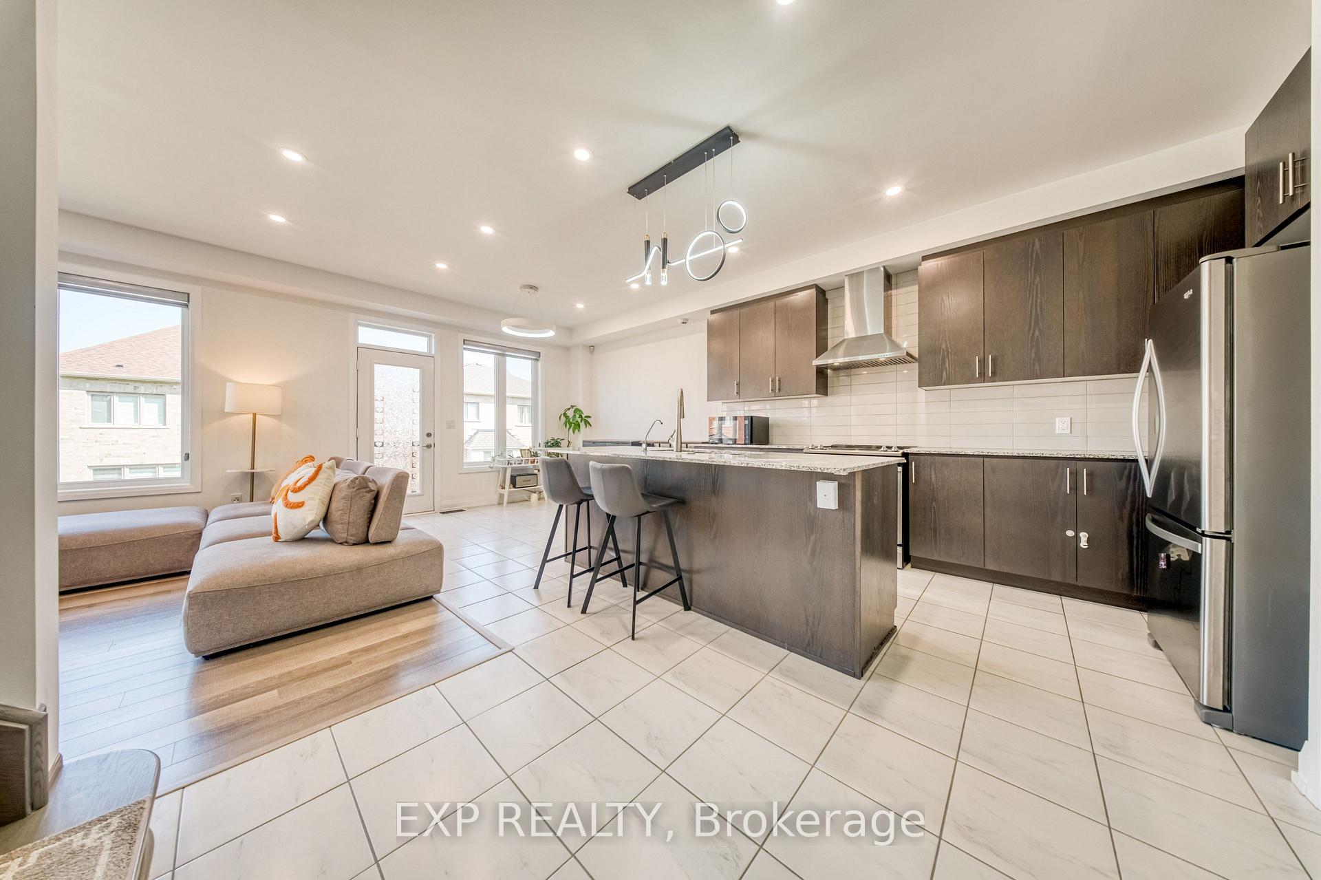 Photo 6 of 8 Prosperity Way, East Gwillimbury, Holland Landing — HOMEH
