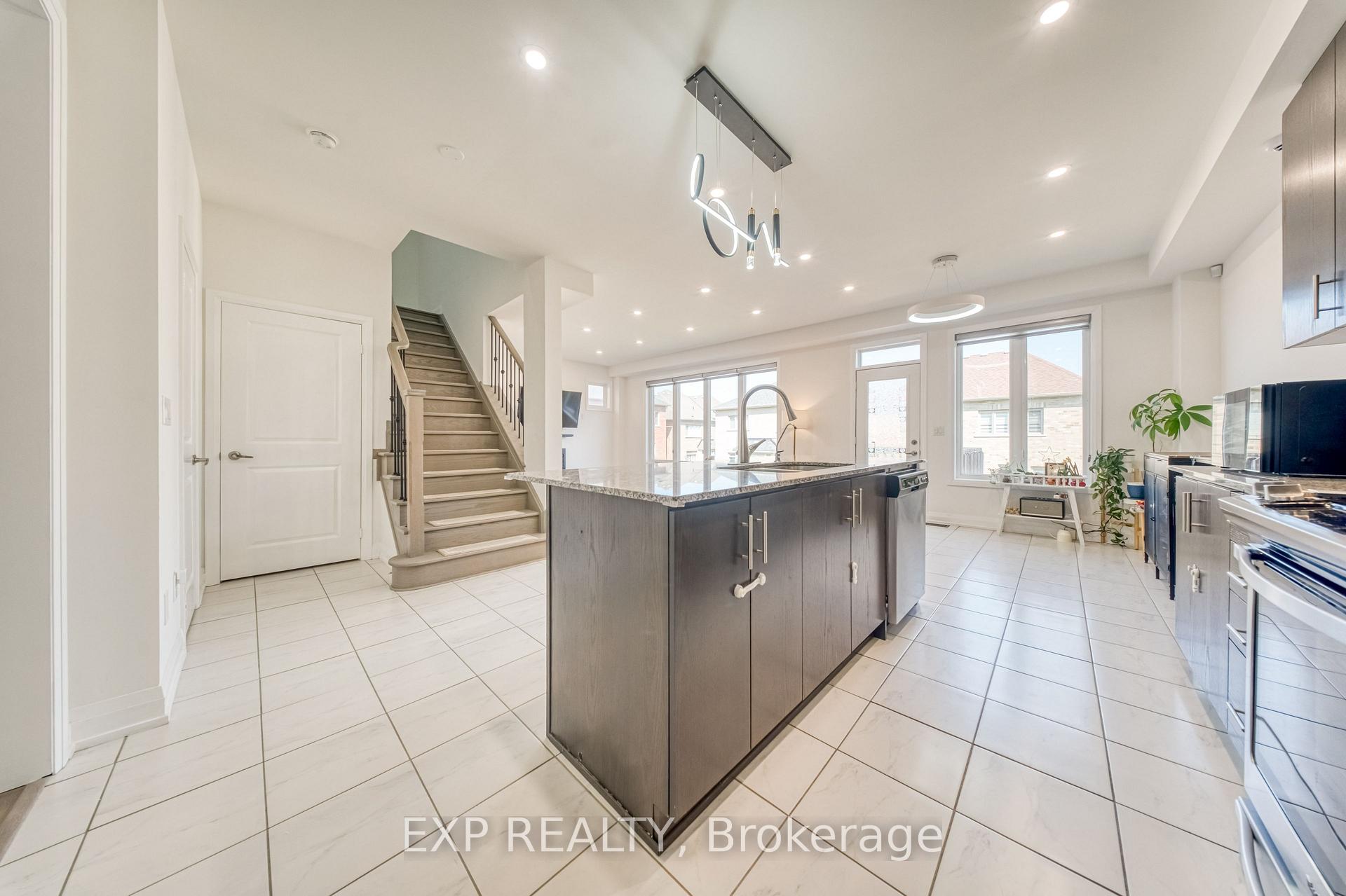 Photo 8 of 8 Prosperity Way, East Gwillimbury, Holland Landing — HOMEH