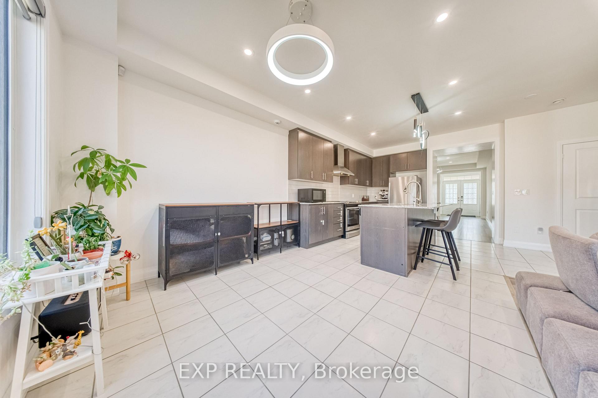 Photo 11 of 8 Prosperity Way, East Gwillimbury, Holland Landing — HOMEH