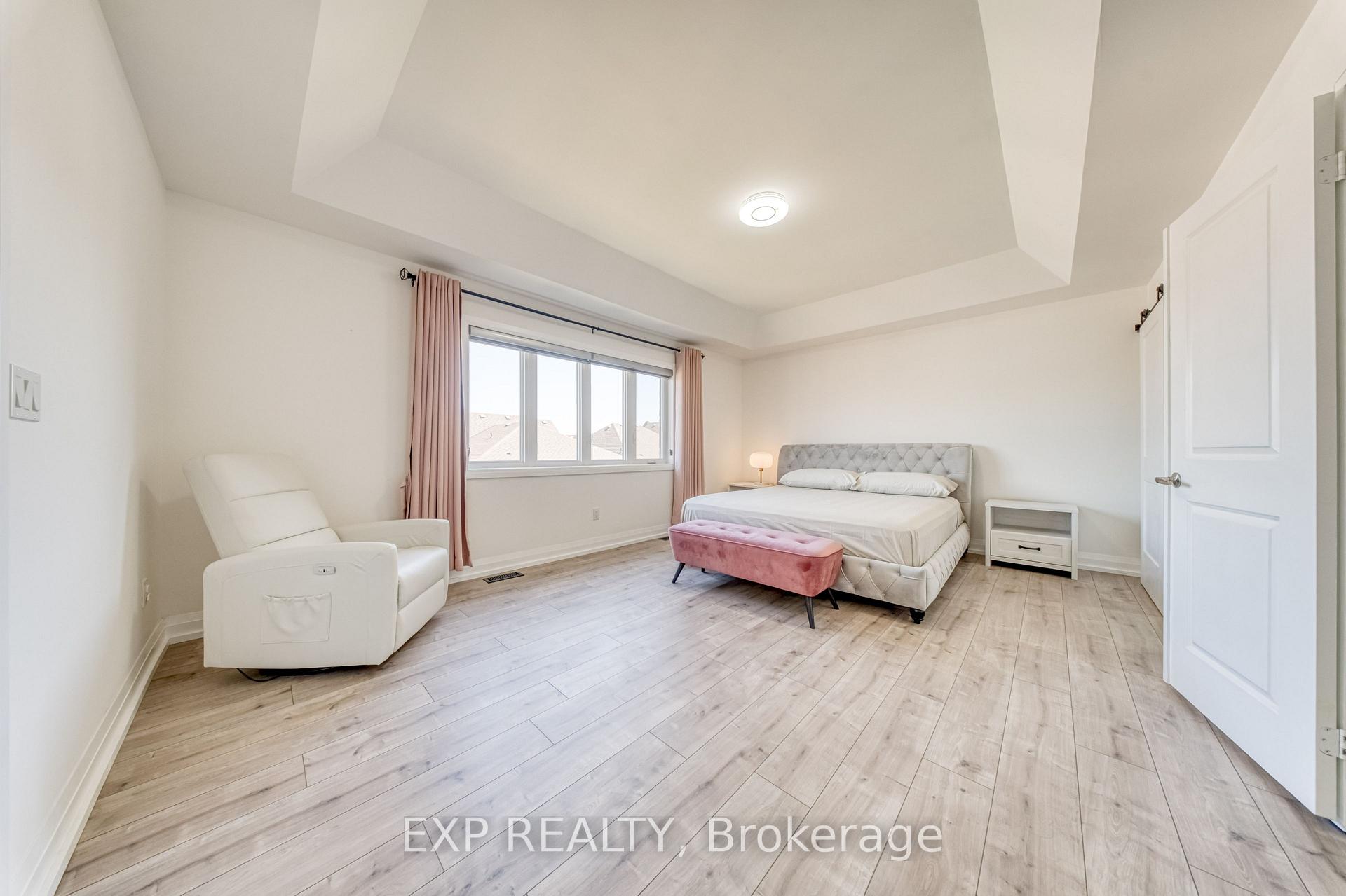 Photo 15 of 8 Prosperity Way, East Gwillimbury, Holland Landing — HOMEH