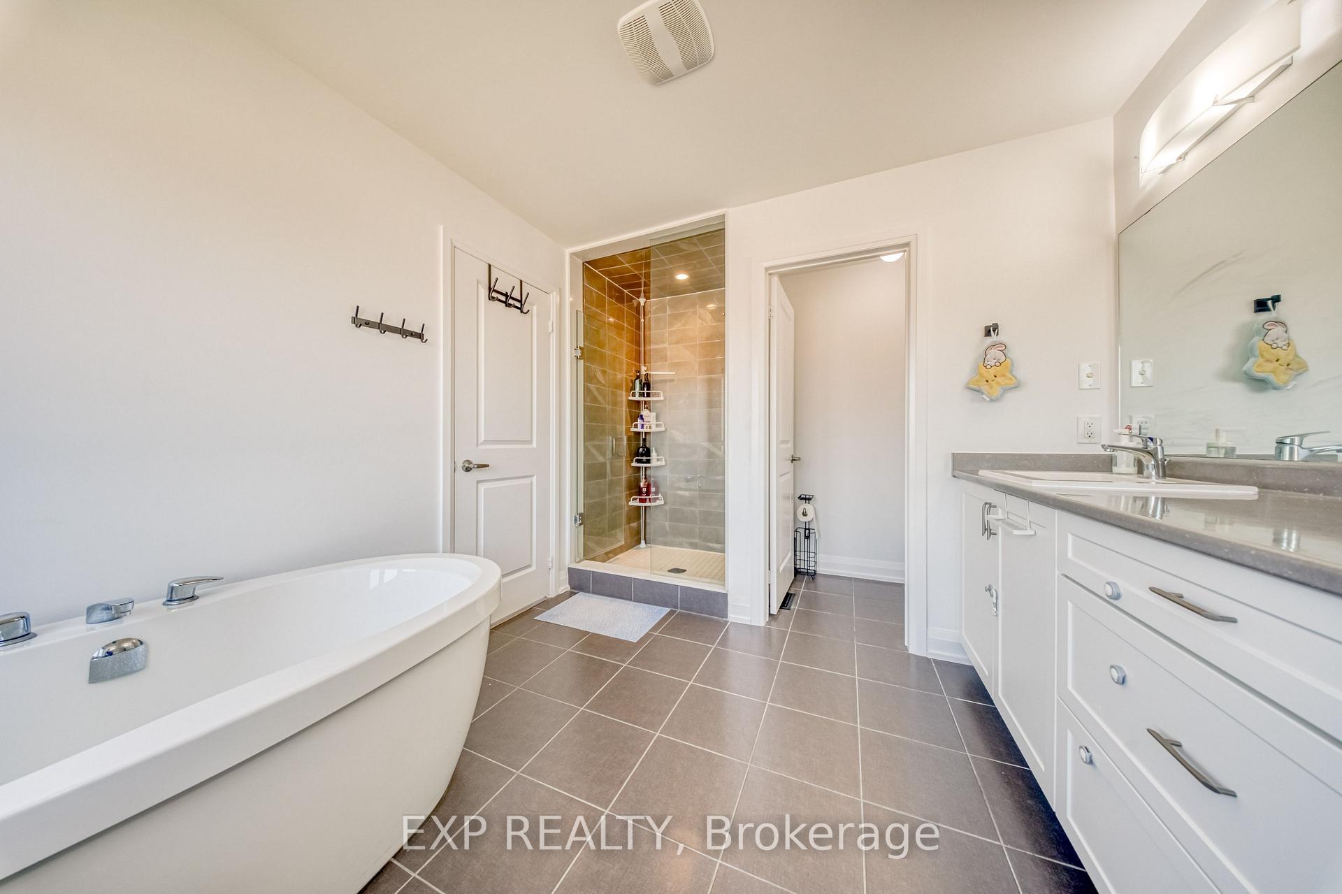 Photo 19 of 8 Prosperity Way, East Gwillimbury, Holland Landing — HOMEH