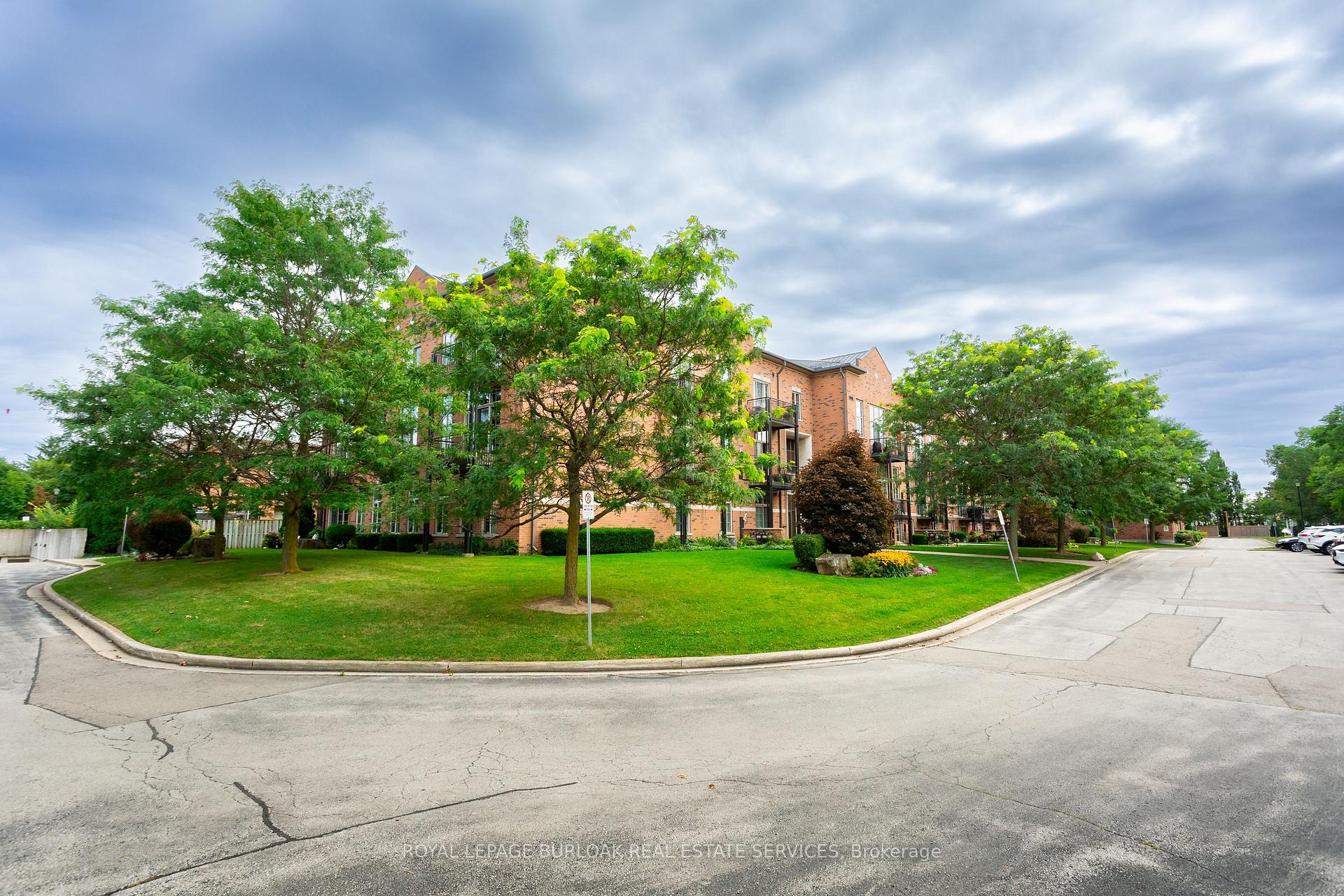 Photo 2 of Unit 111, 262 Dundas Street E, Hamilton, Waterdown — HOMEH