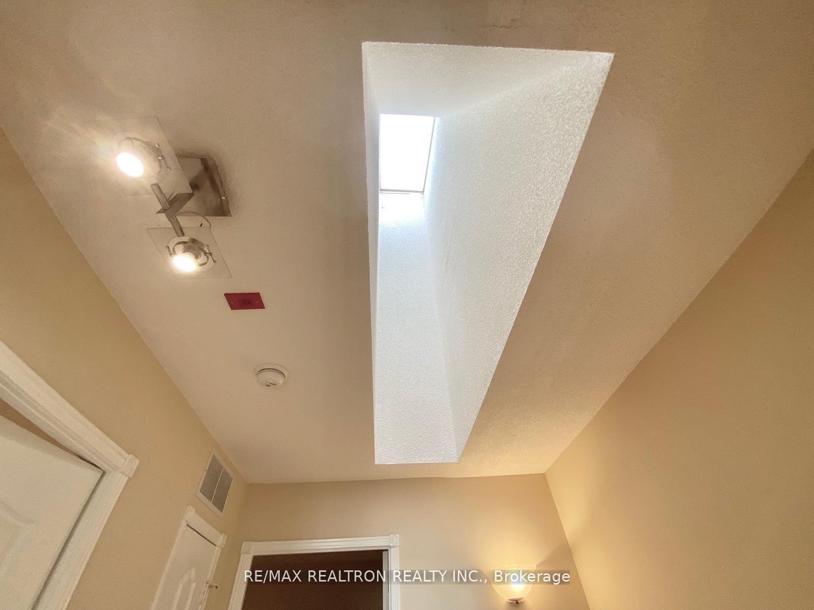 Photo 5 of 503 Grandview Way, North York, Willowdale East — HOMEH