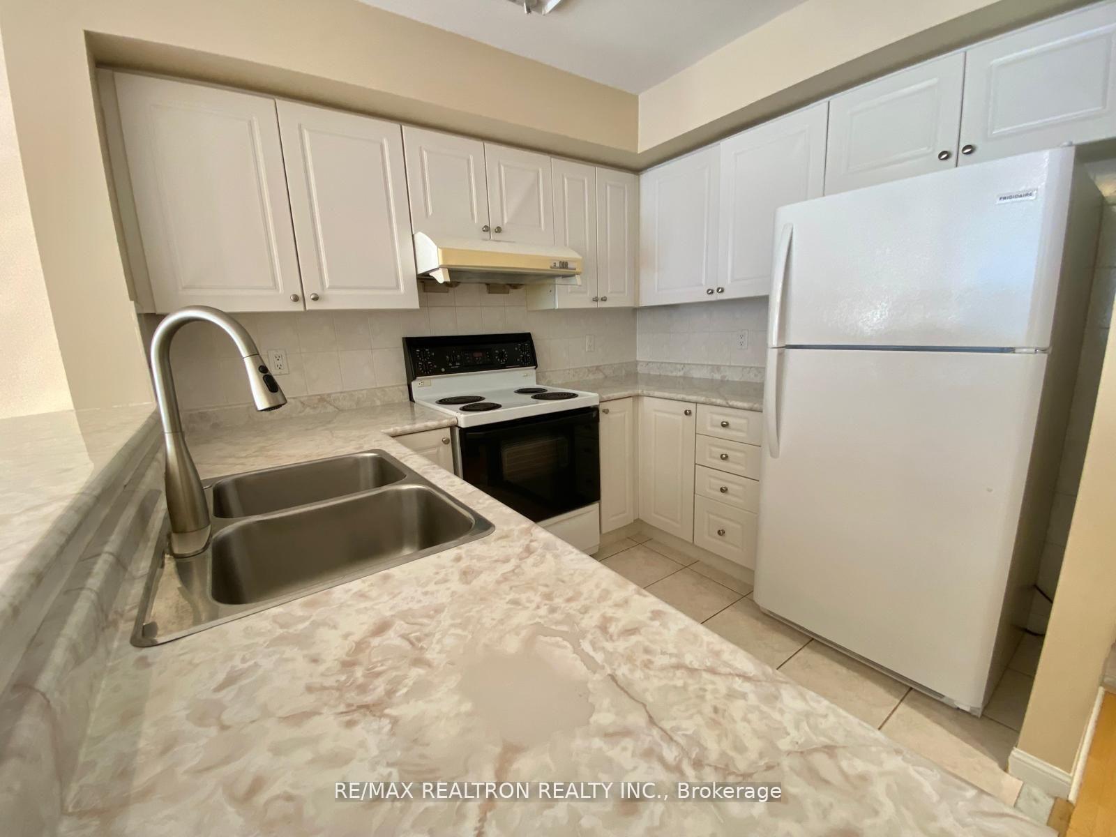 Photo 14 of 503 Grandview Way, North York, Willowdale East — HOMEH