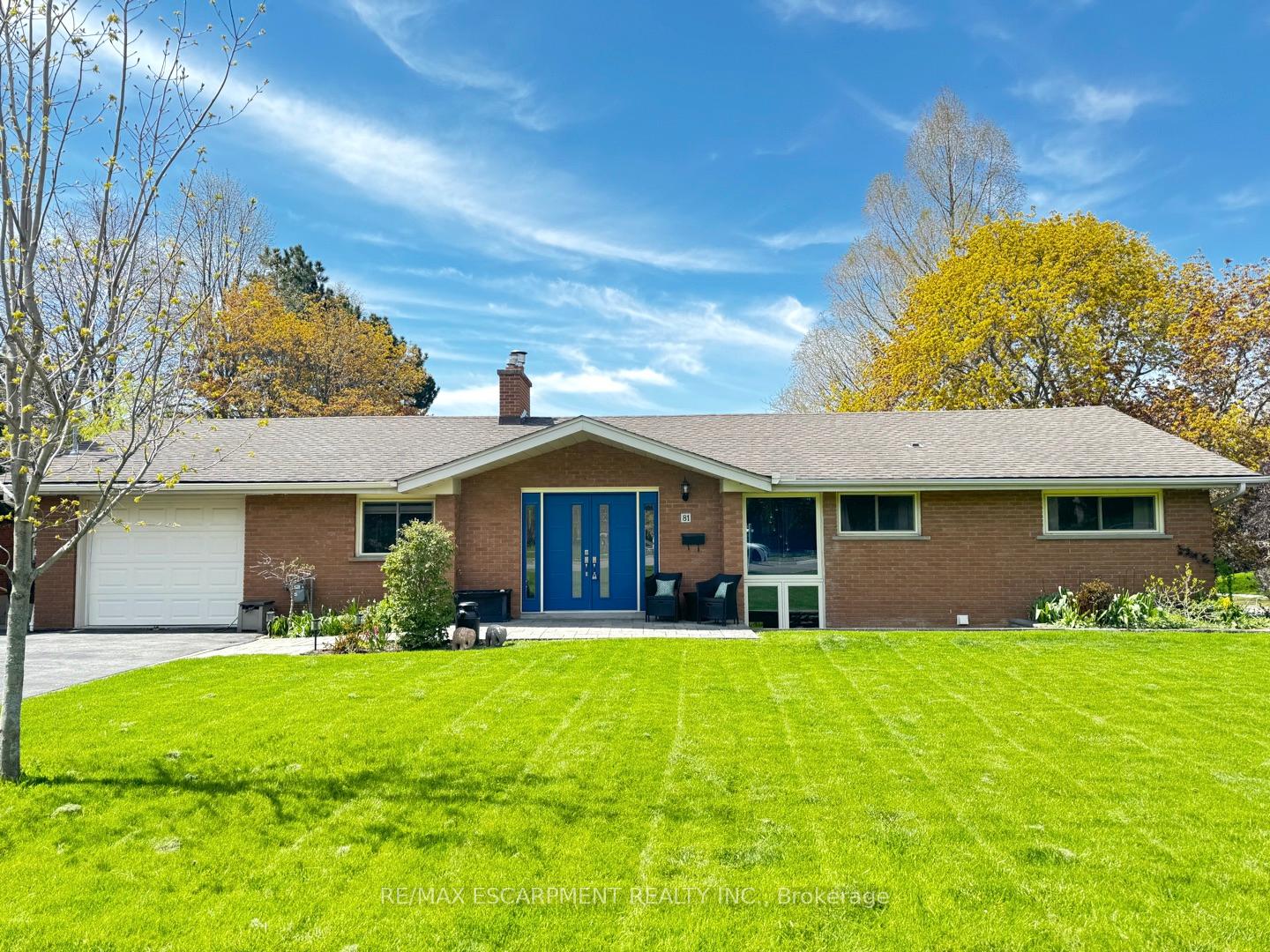 Photo 2 of 81 Thomson Drive, Hamilton, Waterdown — HOMEH