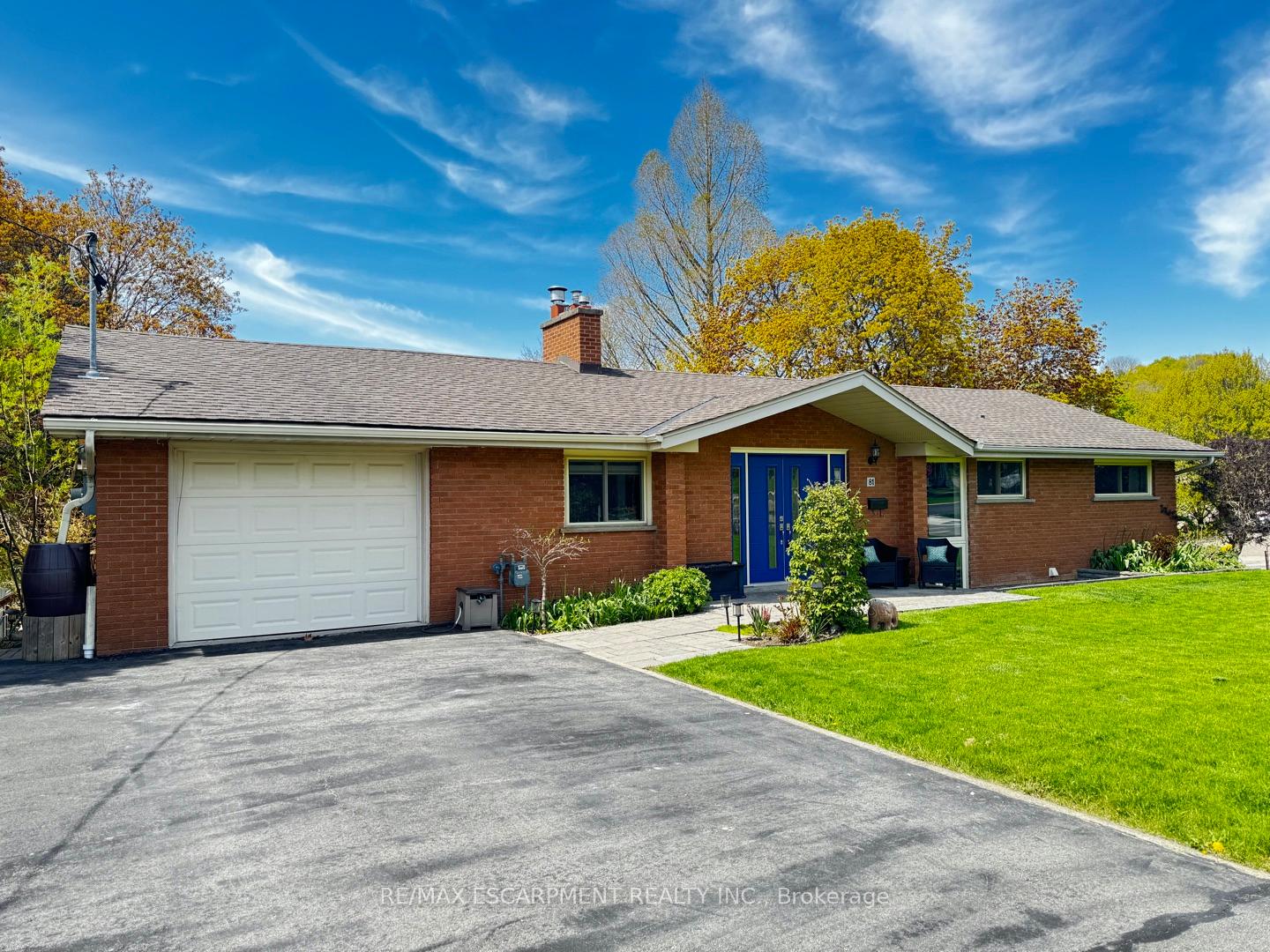 Photo 3 of 81 Thomson Drive, Hamilton, Waterdown — HOMEH