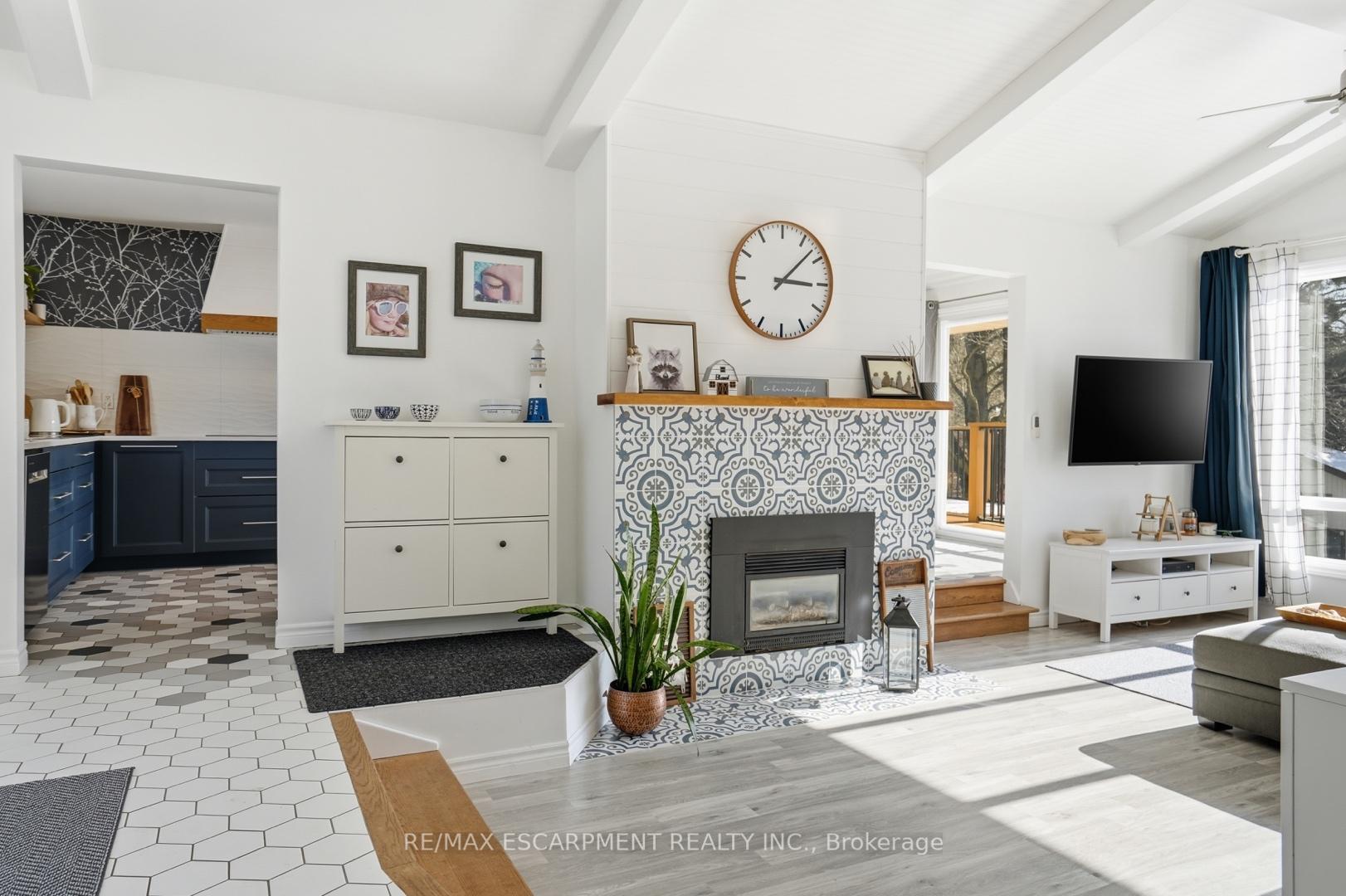 Photo 10 of 81 Thomson Drive, Hamilton, Waterdown — HOMEH