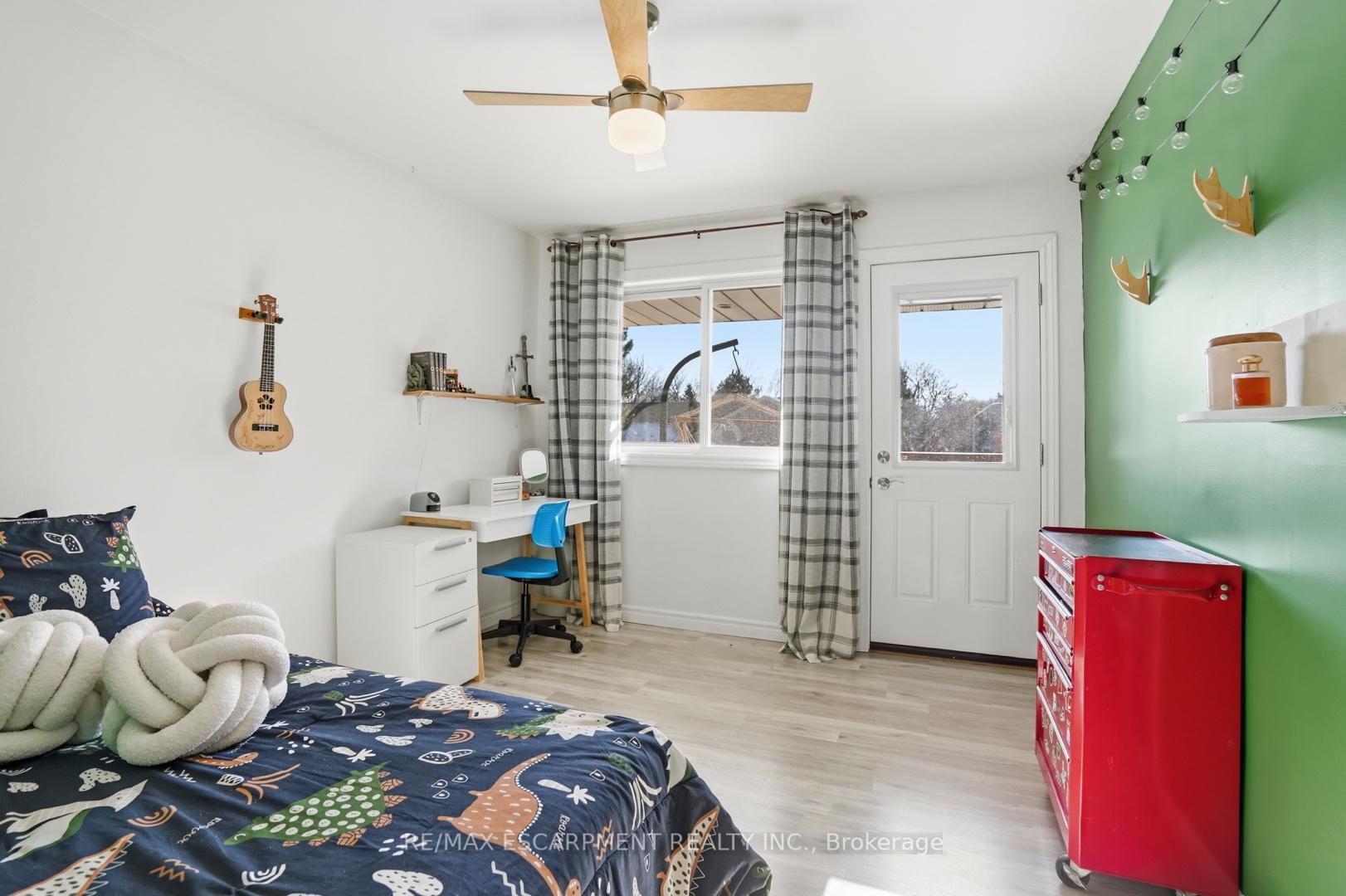 Photo 22 of 81 Thomson Drive, Hamilton, Waterdown — HOMEH